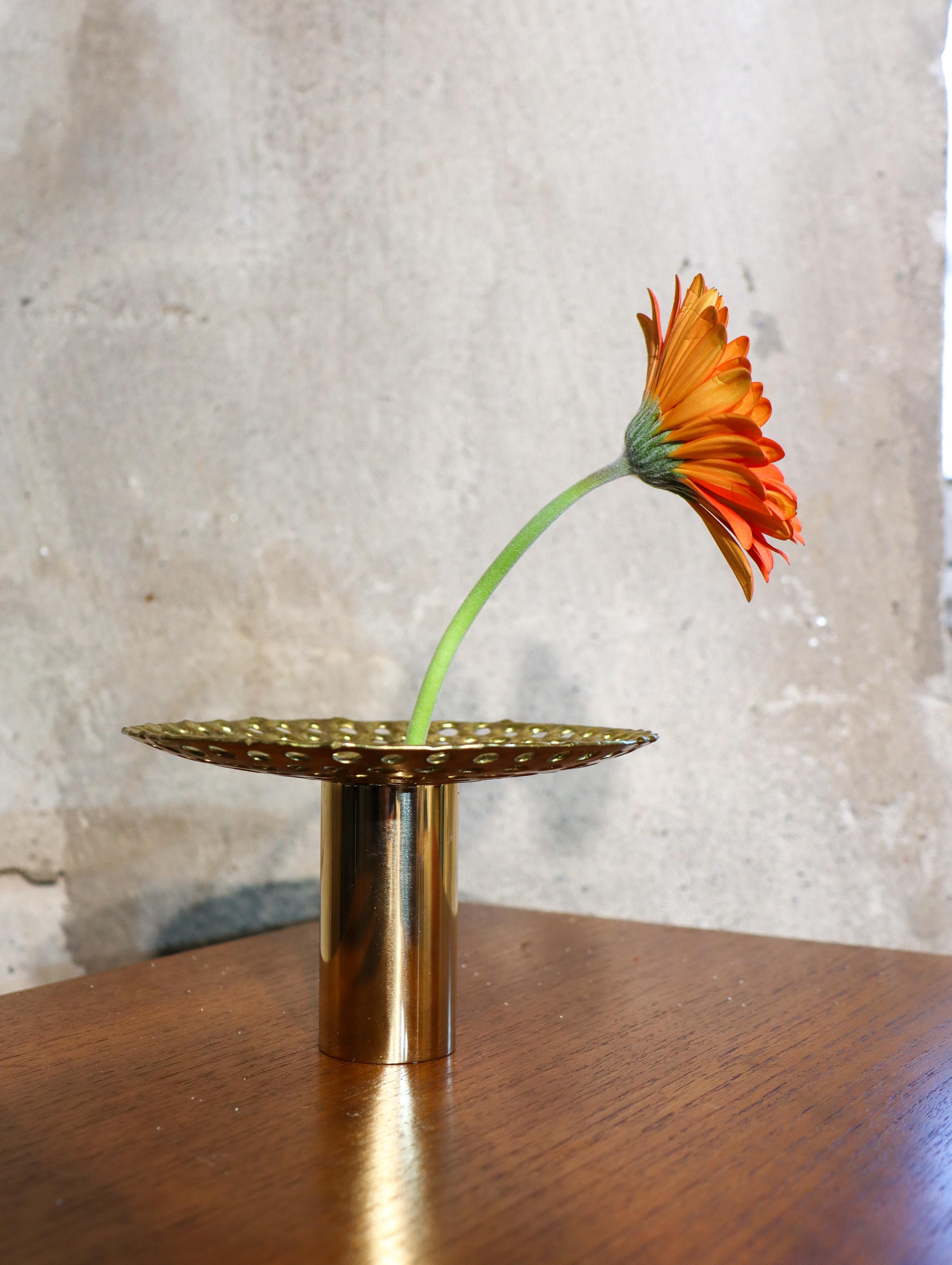 Splendido vaso in ottone - Skultuna, Svezia - Pierre Forsell 1960 in vendita 4