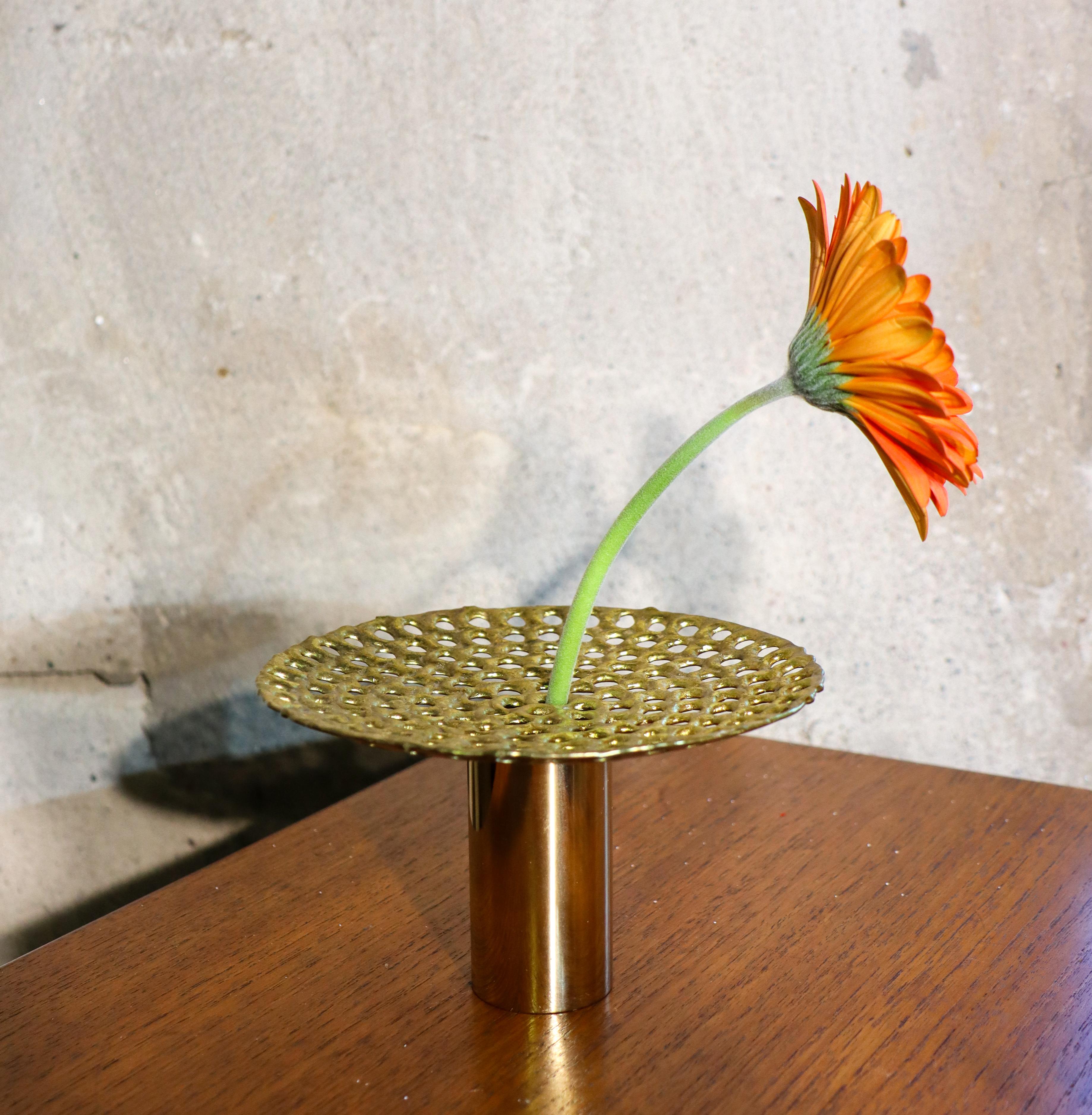 Splendido vaso in ottone - Skultuna, Svezia - Pierre Forsell 1960 in vendita 5