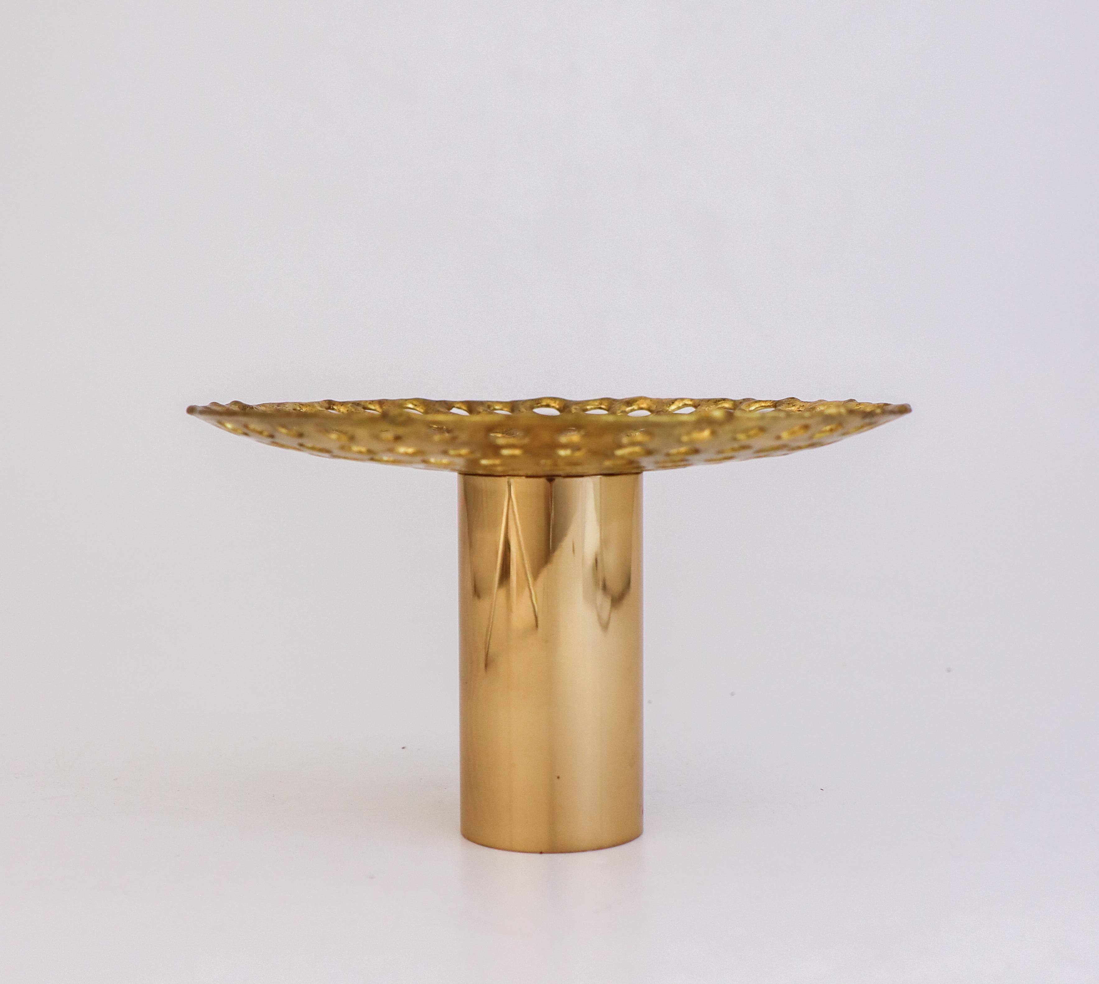Uno straordinario e raro vaso in ottone di Pierre Forsell, progettato e prodotto a Skultuna negli anni 1960-70. Questo vaso è alto 10 cm (4
