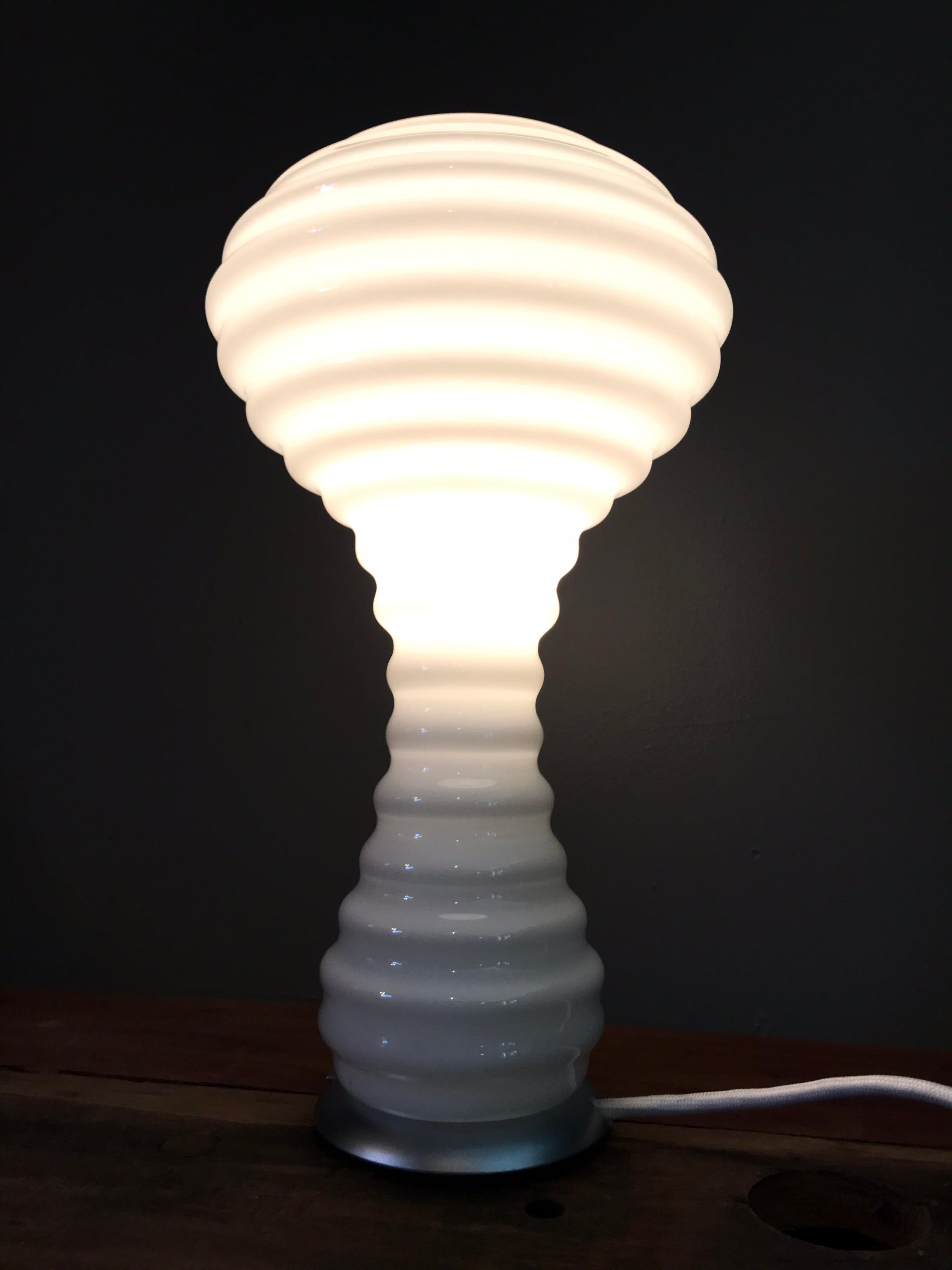 Stunning Verner Panton Table Lamp in Hand Blown Opaline Glass for Holmgaard For Sale 2