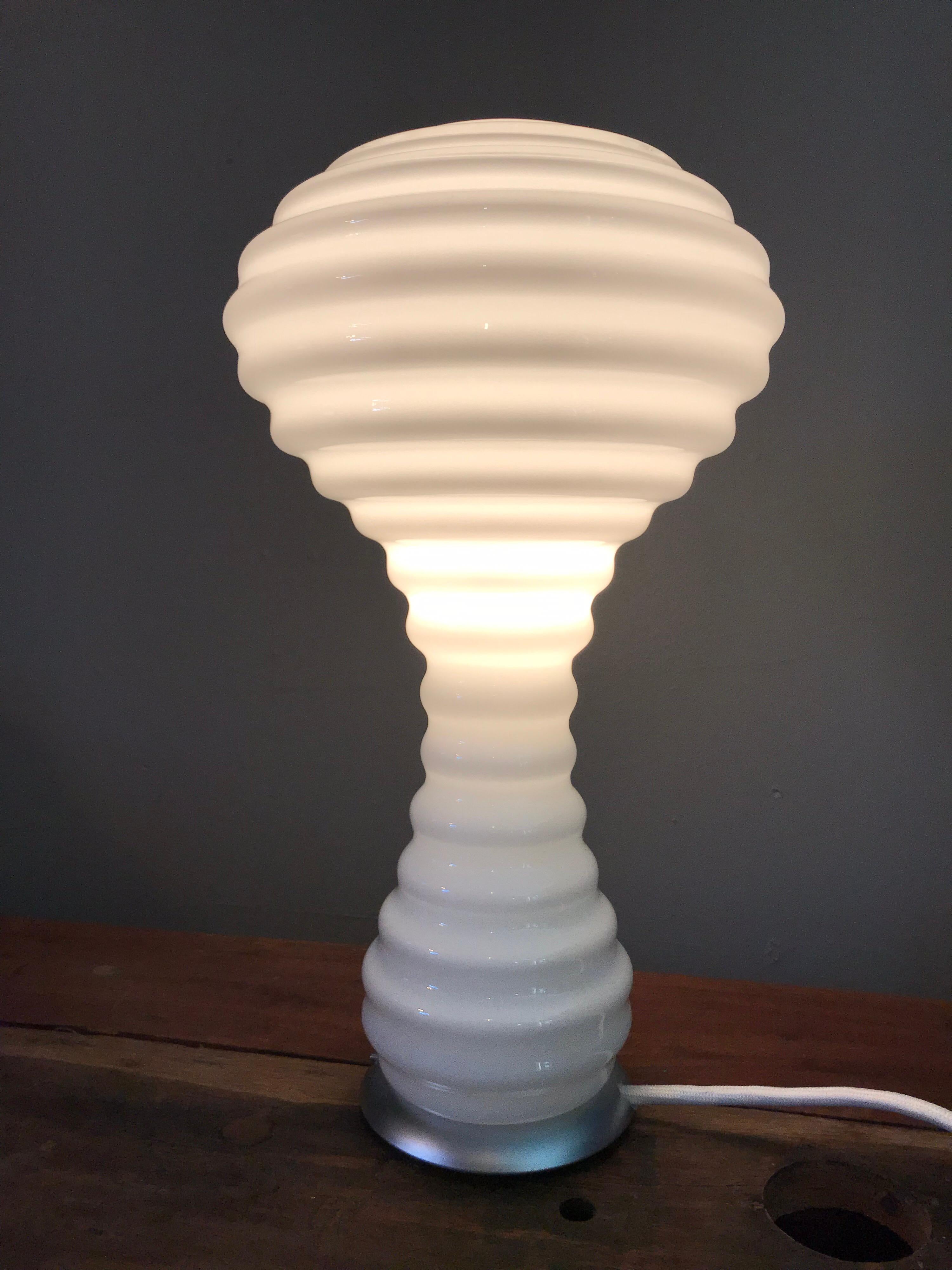 Stunning Verner Panton Table Lamp in Hand Blown Opaline Glass for Holmgaard For Sale 1