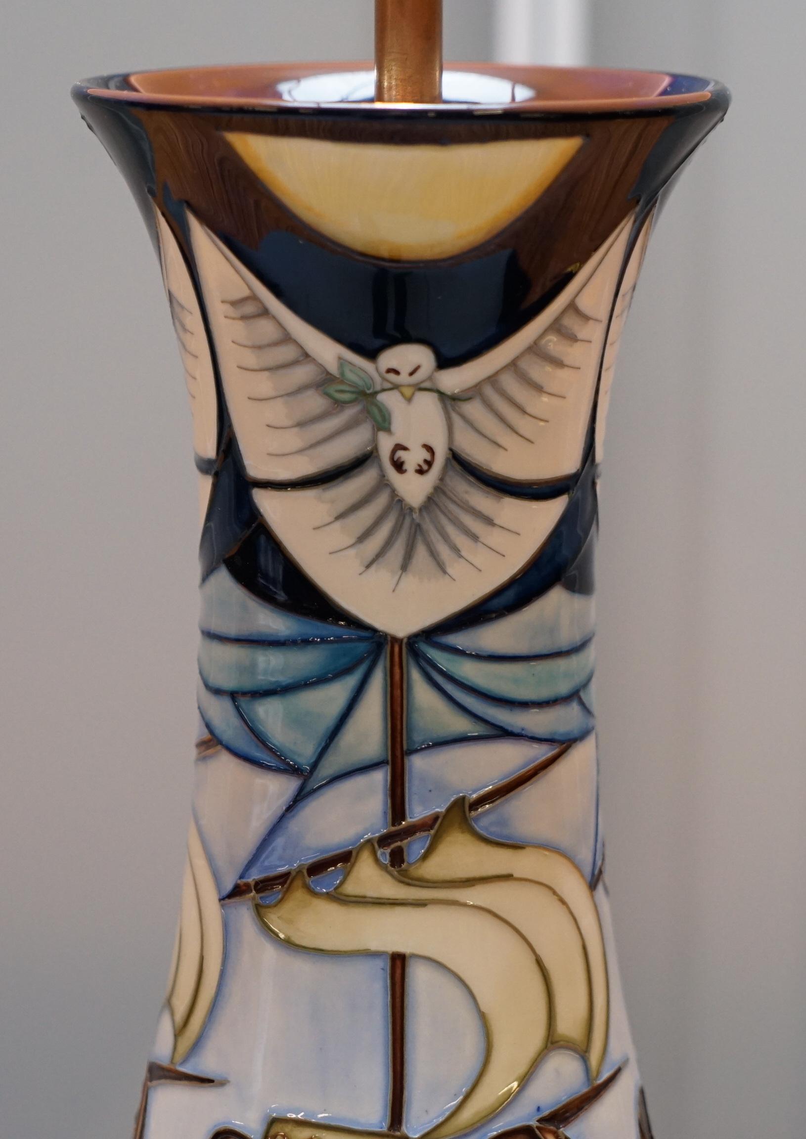 Hand-Crafted Stunning Very Rare Moorcroft Winds of Change Table Lamp Hand Painted Pottery