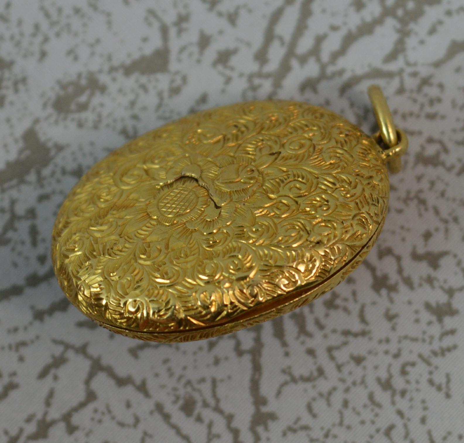 Stunning Victorian 15 Carat Gold Foiled Amethyst Locket Pendant 6