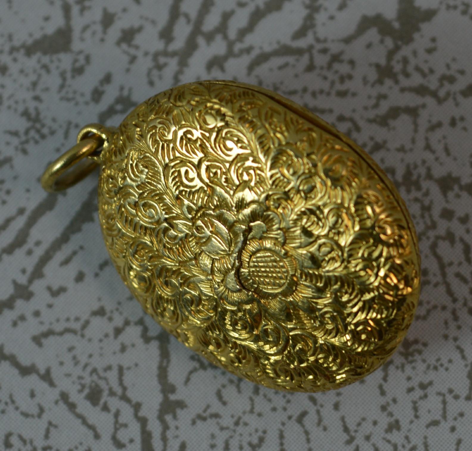 Stunning Victorian 15 Carat Gold Foiled Amethyst Locket Pendant 7