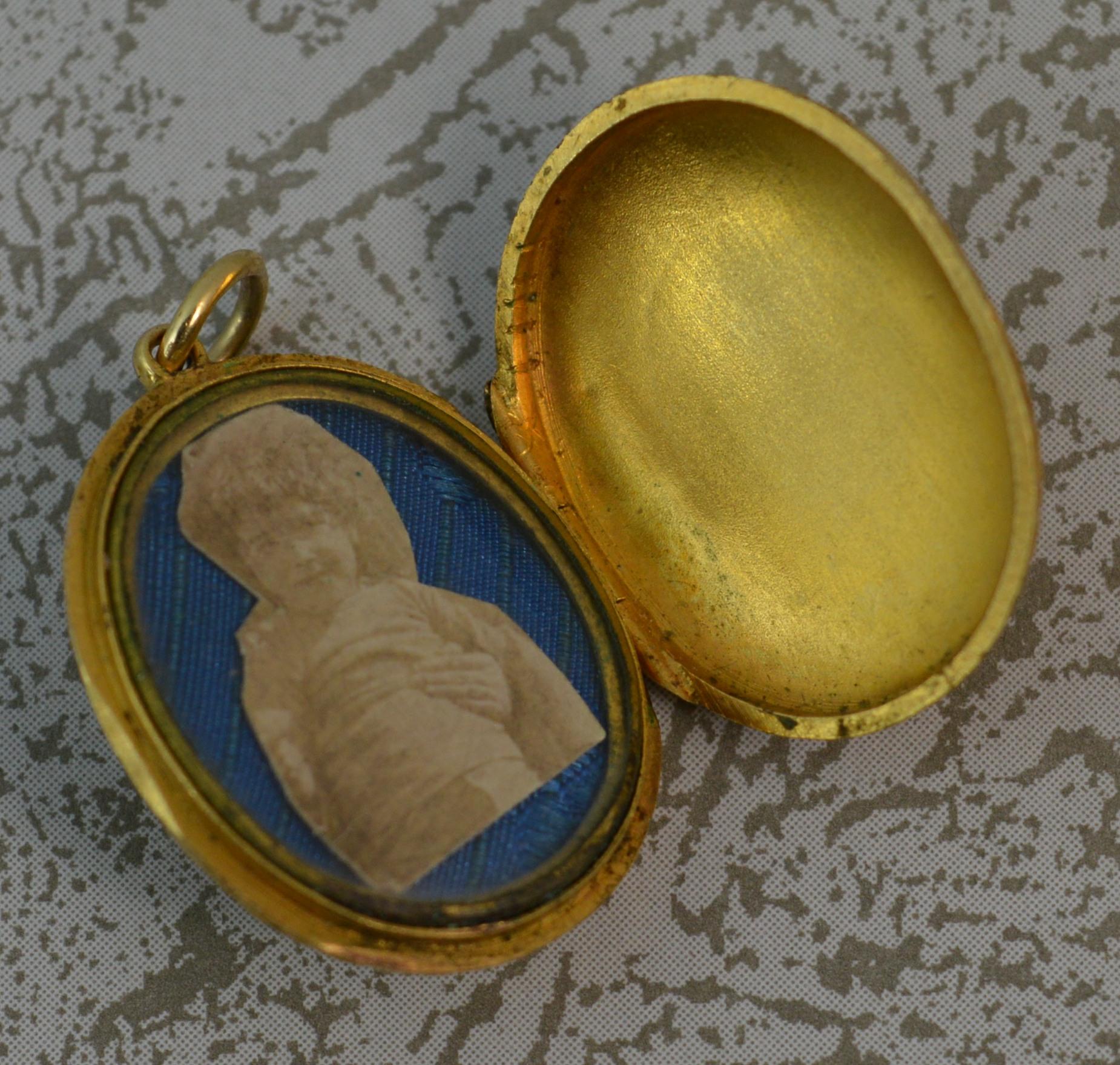 Stunning Victorian 15 Carat Gold Foiled Amethyst Locket Pendant 8