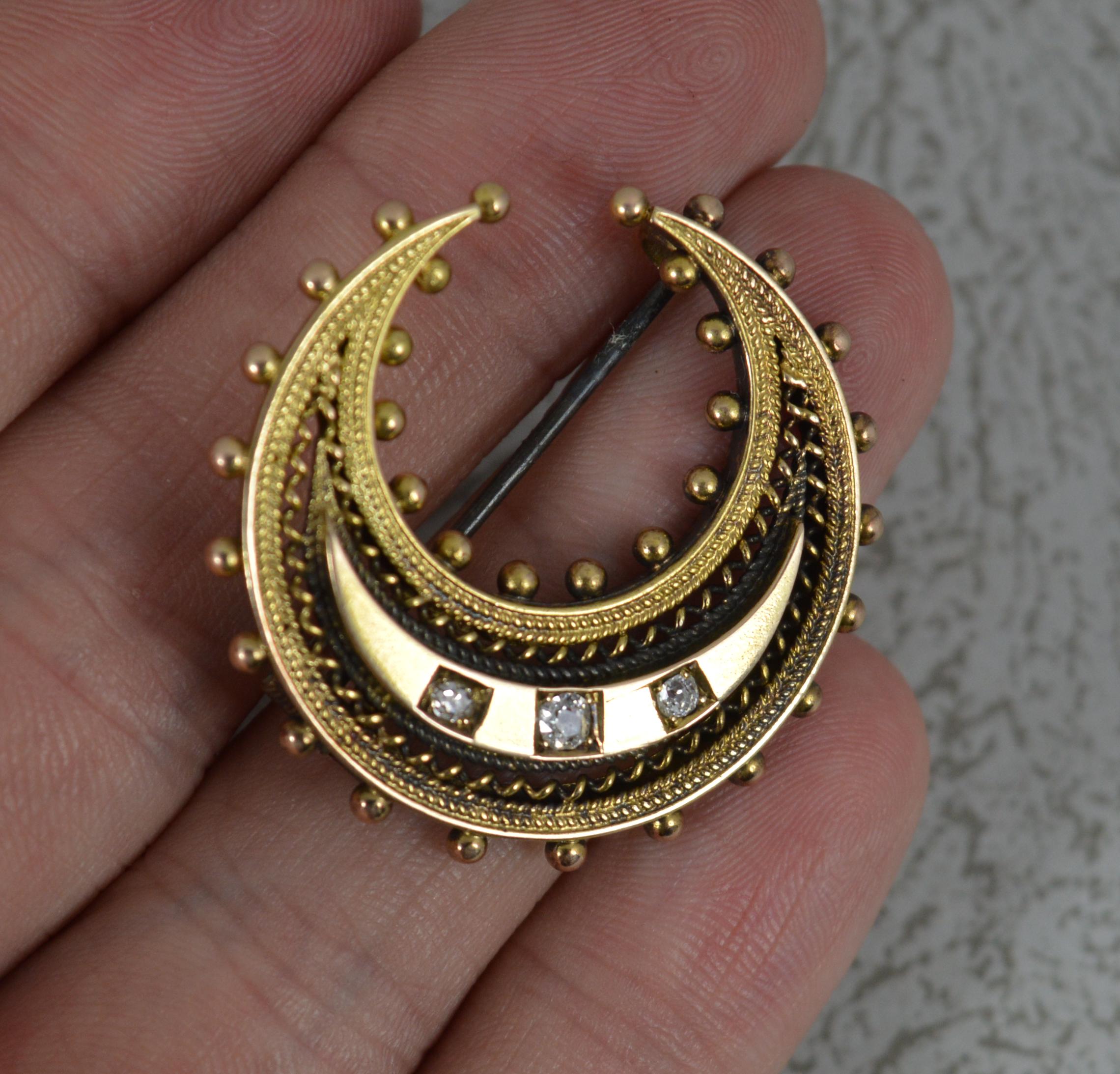 Stunning Victorian 15ct Gold Old Cut Diamond Crescent Brooch In Excellent Condition In St Helens, GB