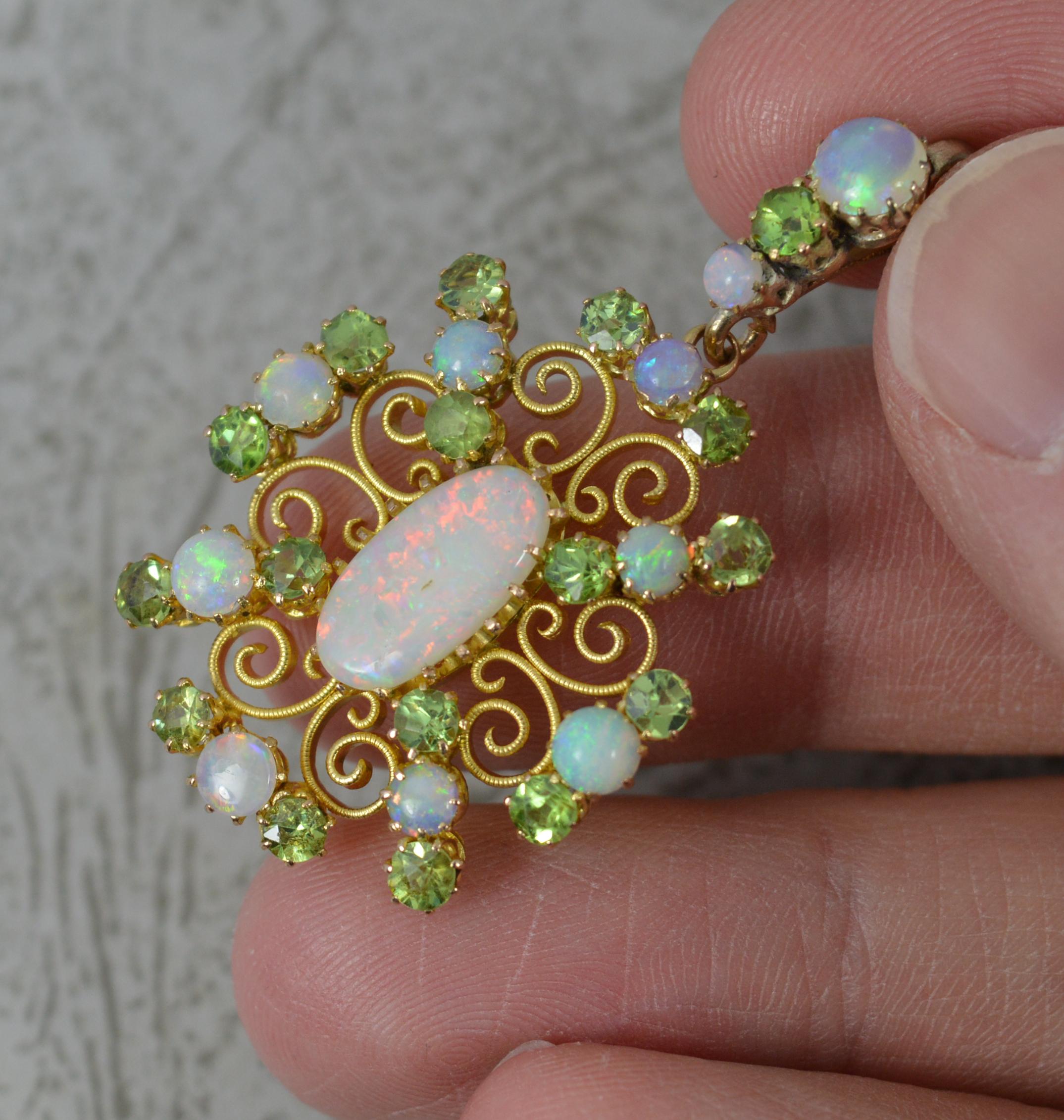 Atemberaubender viktorianischer Opal- und Peridot-Anhänger aus 15 Karat Gold 1