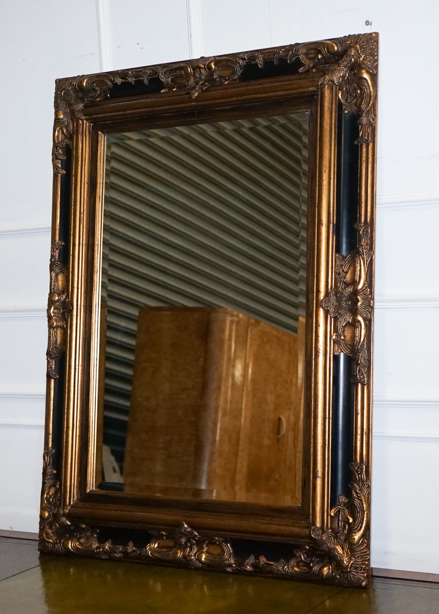 Britannique MIRROR VICTORIAN BLACK & GOLD CARVED FRAME BEVELLED en vente