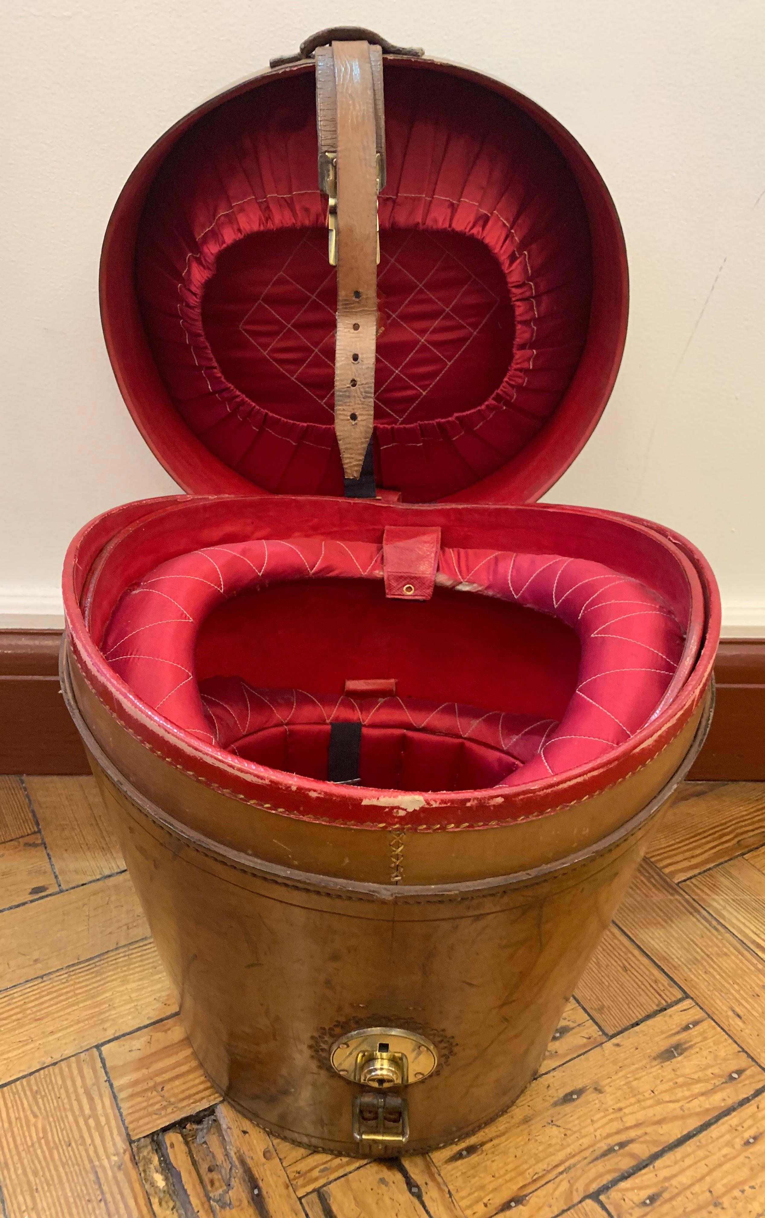 British Stunning Victorian English Leather Gentleman's Triple Top Hat Box, circa 1890 For Sale
