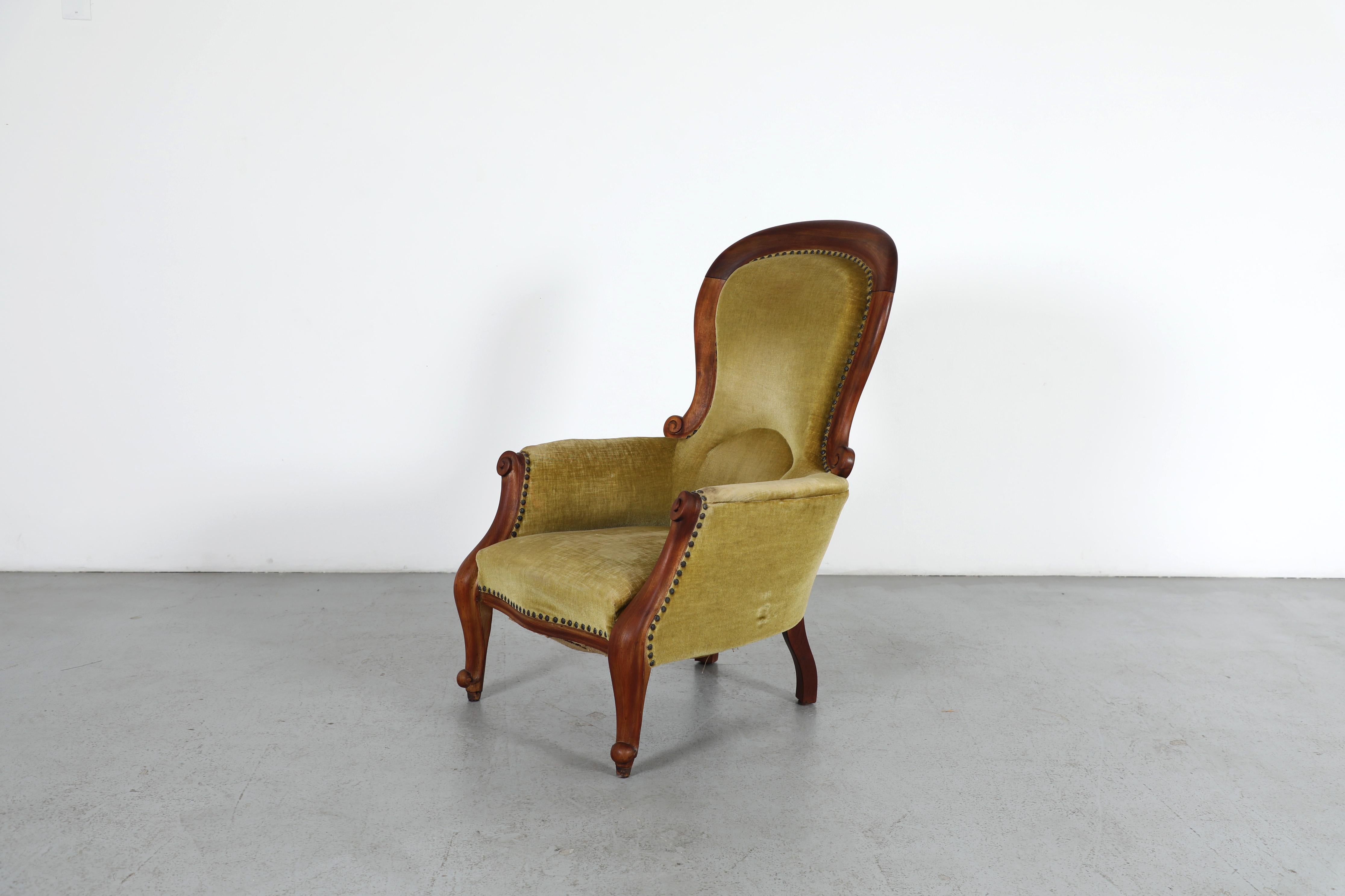 Français Superbe chaise de salon à dossier arrondi de l'époque victorienne, style 