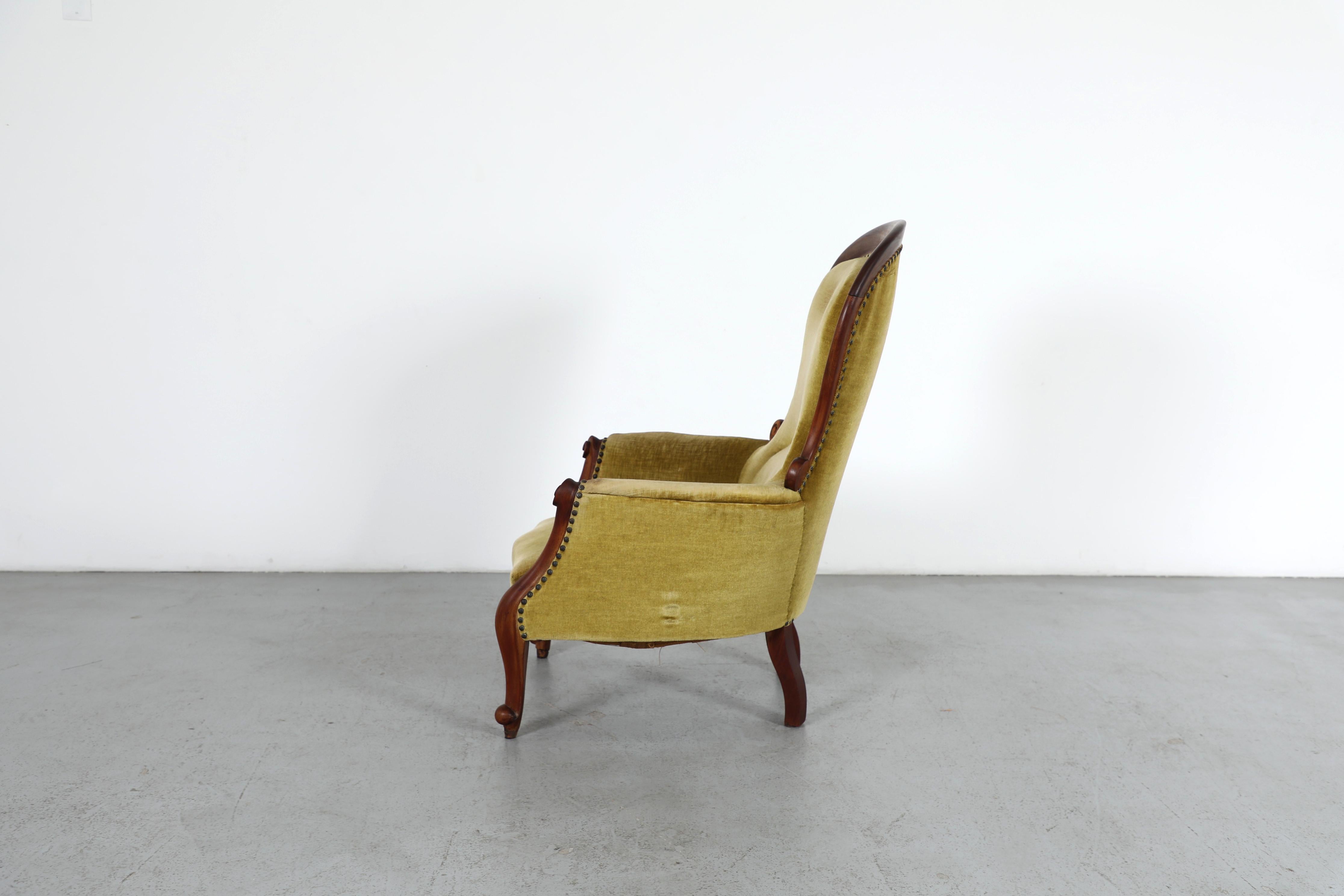 Sculpté Superbe chaise de salon à dossier arrondi de l'époque victorienne, style 