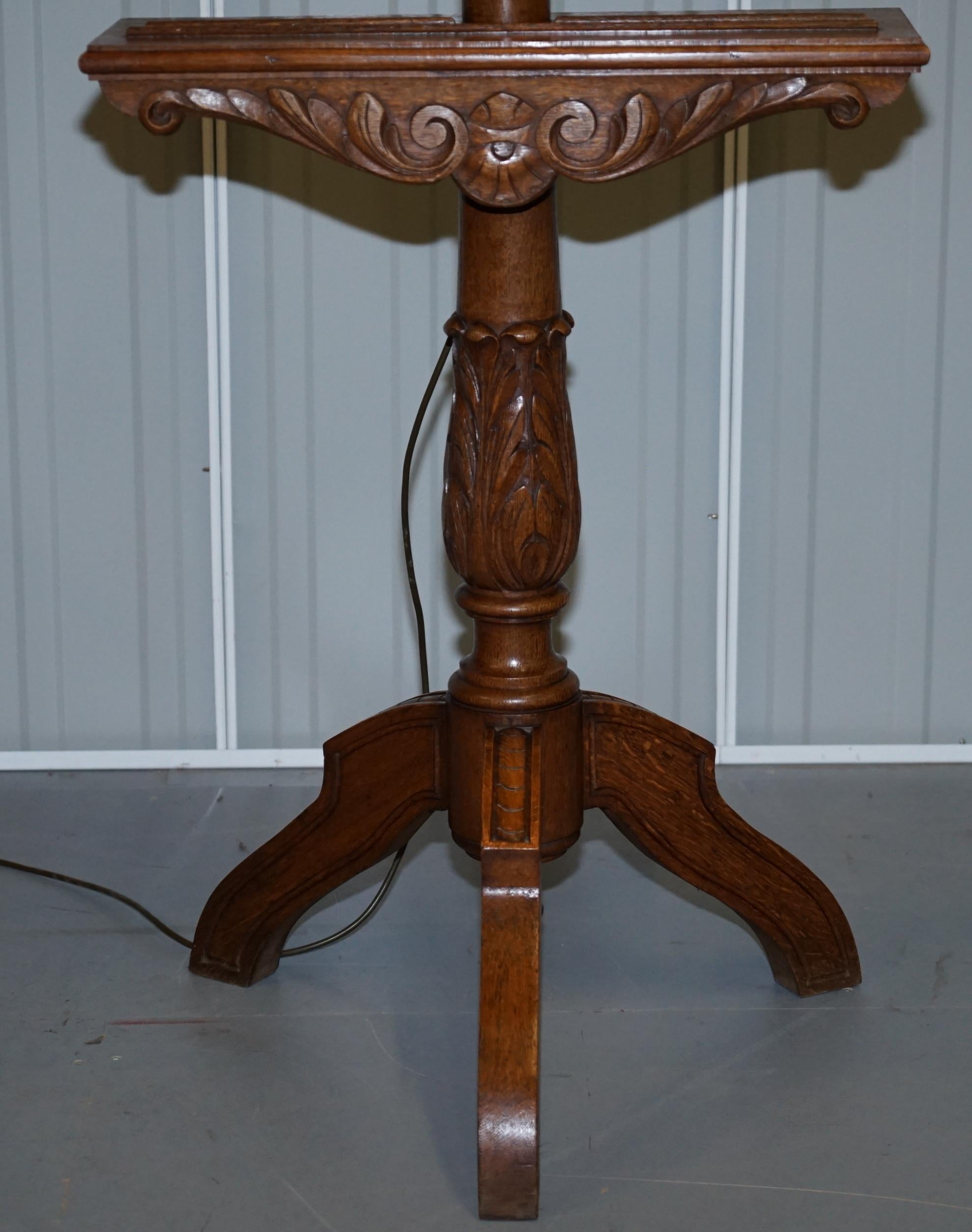 Stunning Victorian Hand Carved Painting Easel with Display Light for Artists 2