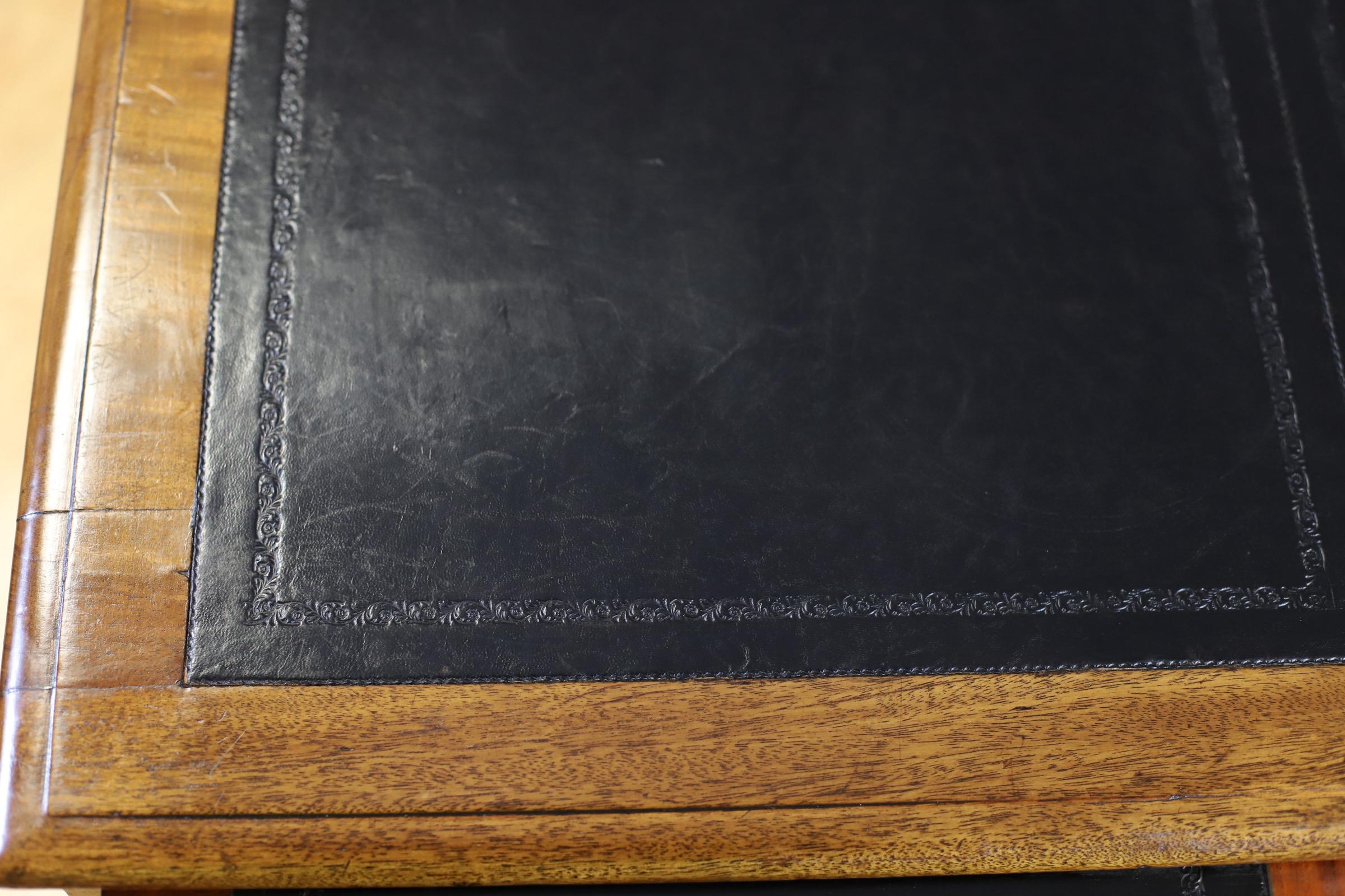 Atemberaubender viktorianischer Hobbs&Co London Partners-Schreibtisch (Leder) im Angebot