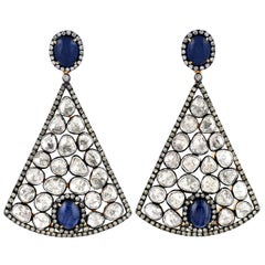 Superbe boucle d'oreille pendante victorienne en diamants polki et saphirs cabochons