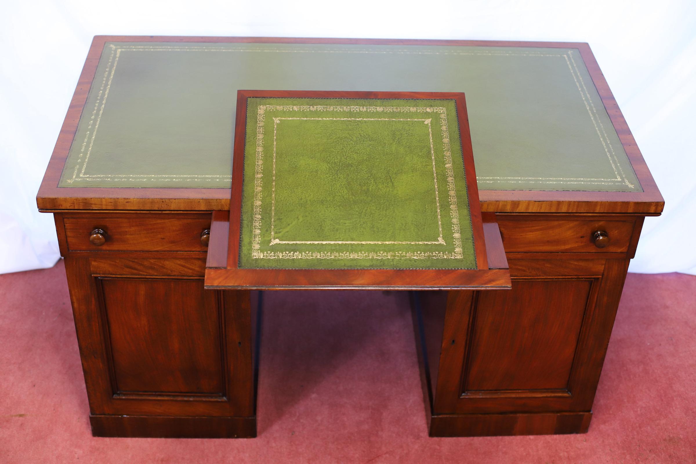 Stunning Victorian  Partners Pedestal Desk For Sale 9