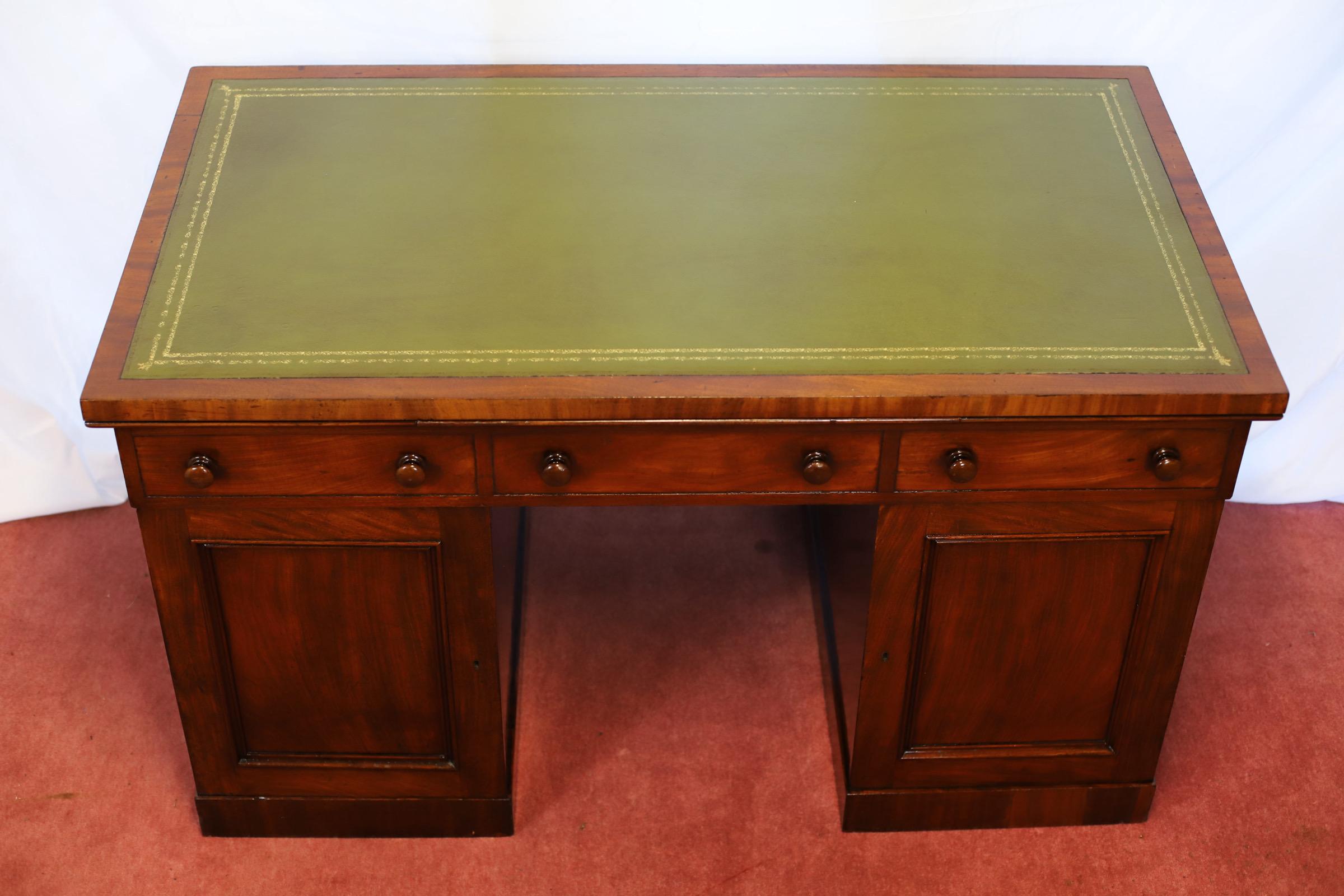 Stunning Victorian  Partners Pedestal Desk For Sale 10