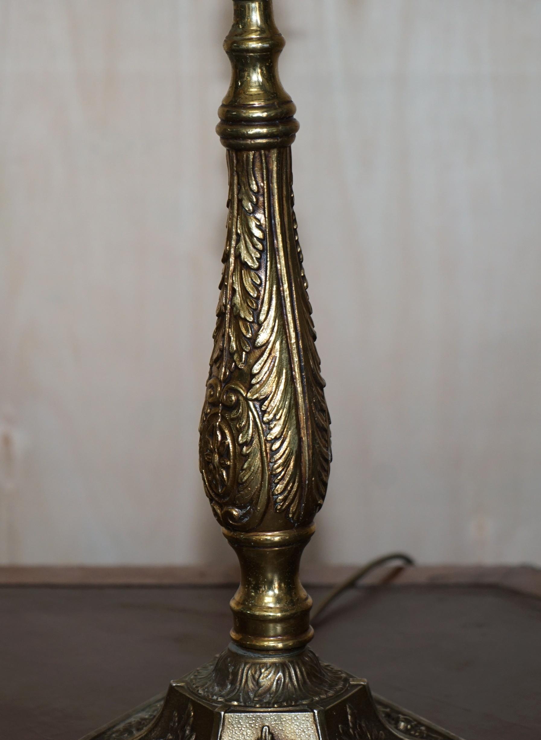 19th Century Stunning Victorian Repousse Brass Table Lamp Very Decorative & Beautifully Cast For Sale