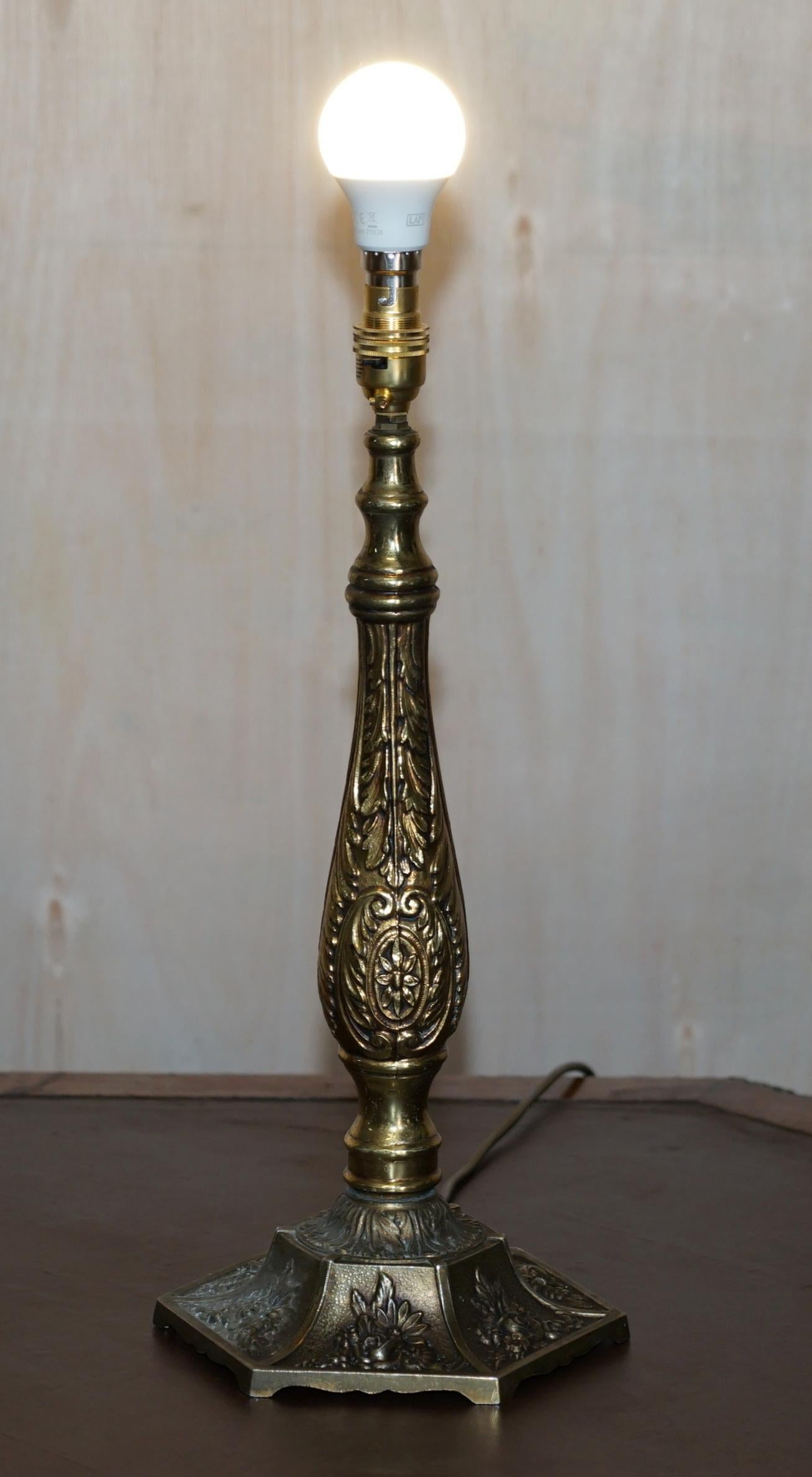 Stunning Victorian Repousse Brass Table Lamp Very Decorative & Beautifully Cast For Sale 4