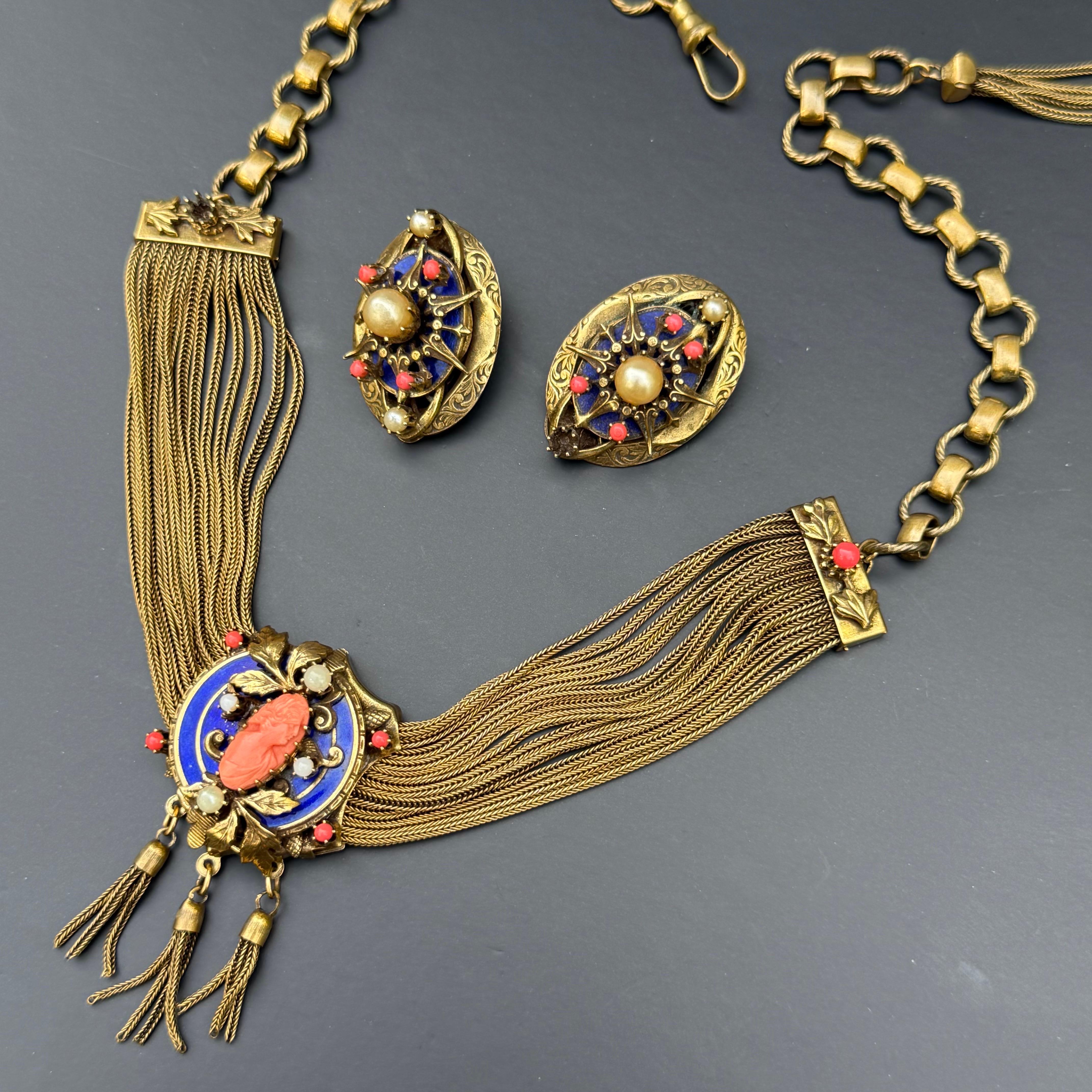 Art déco Superbe collier à lamelles en camée de style Revive victorien, boucles d'oreilles Clips en vente