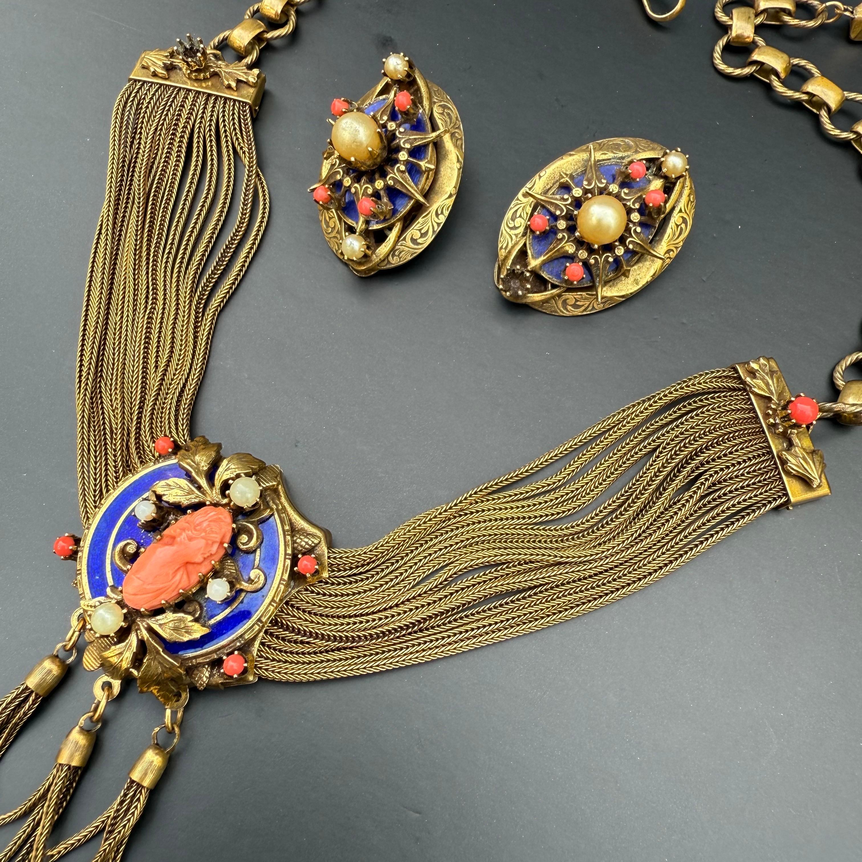 Superbe collier à lamelles en camée de style Revive victorien, boucles d'oreilles Clips Bon état - En vente à Monroe Township, NJ