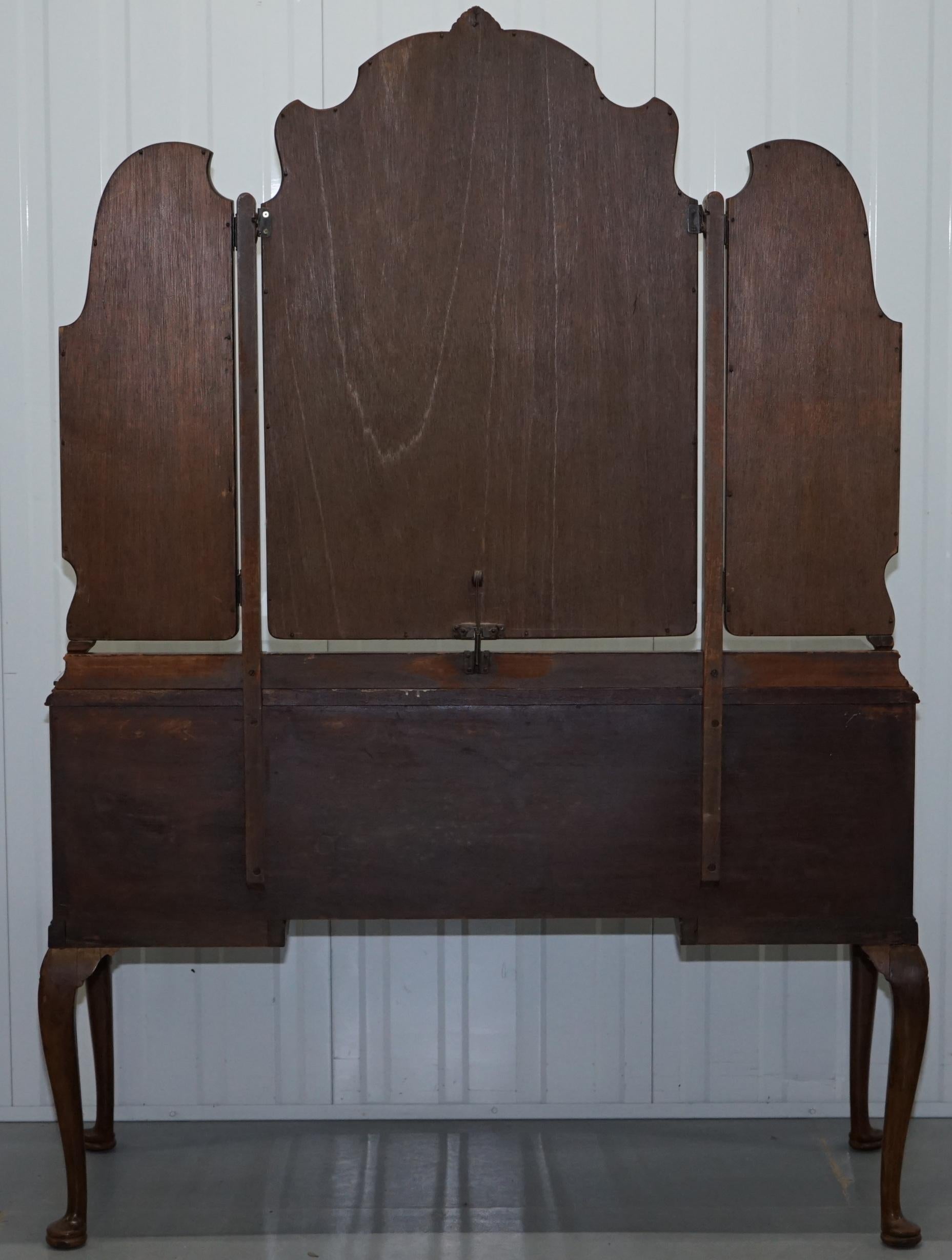 Stunning Victorian Walnut Dressing Table with Georgian Irish Style Carved Legs 10