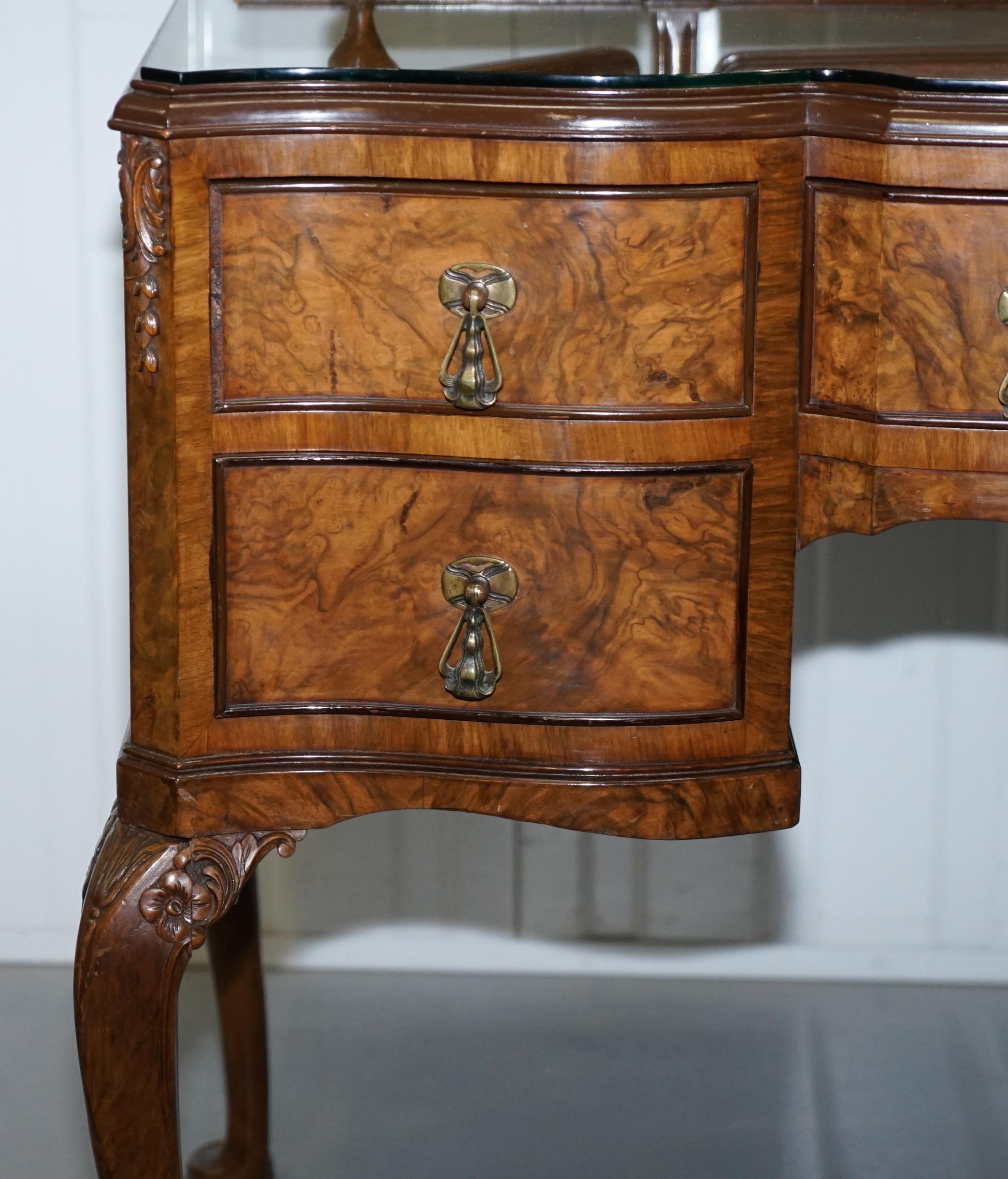 Hand-Carved Stunning Victorian Walnut Dressing Table with Georgian Irish Style Carved Legs