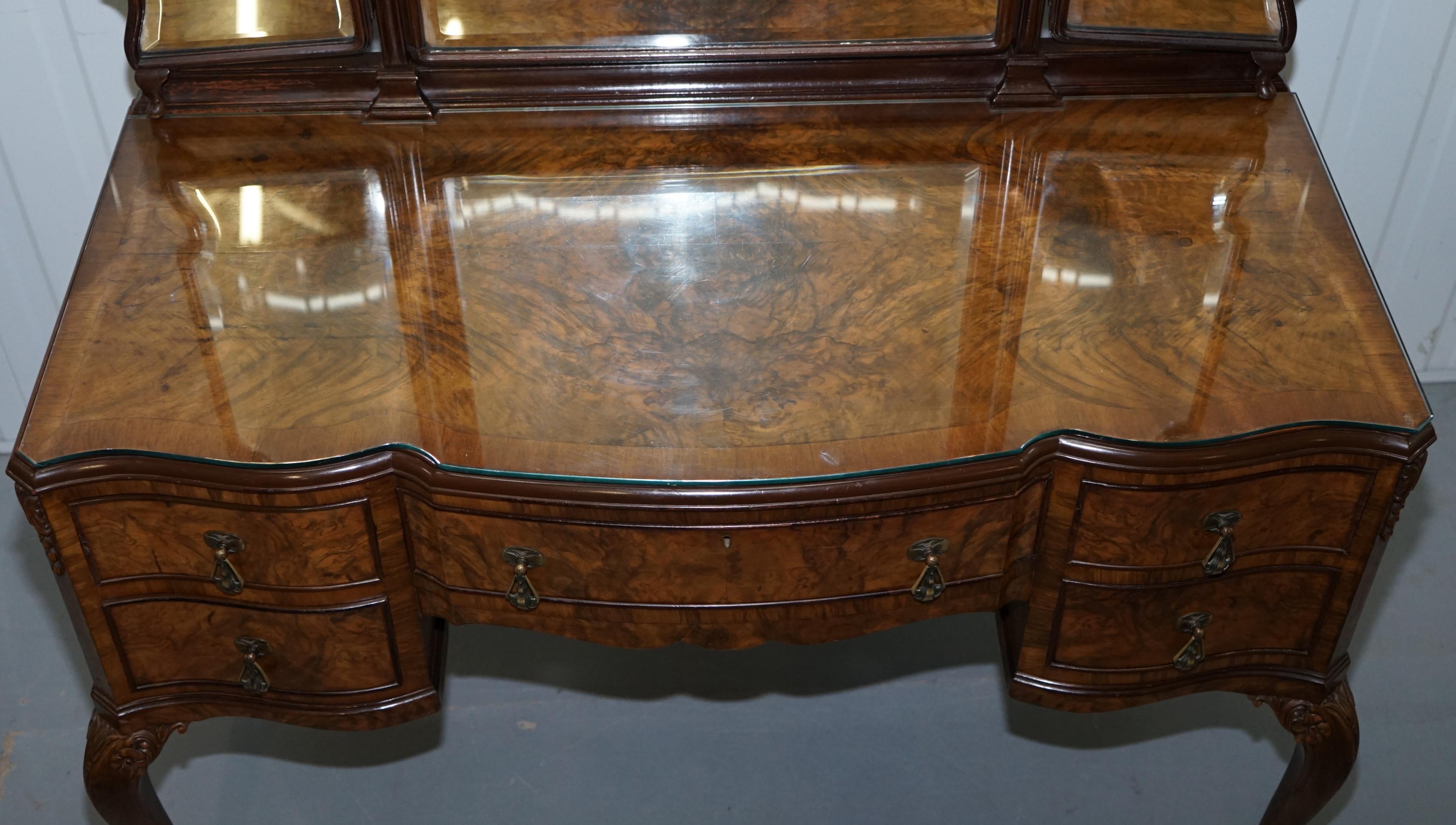 Stunning Victorian Walnut Dressing Table with Georgian Irish Style Carved Legs 3