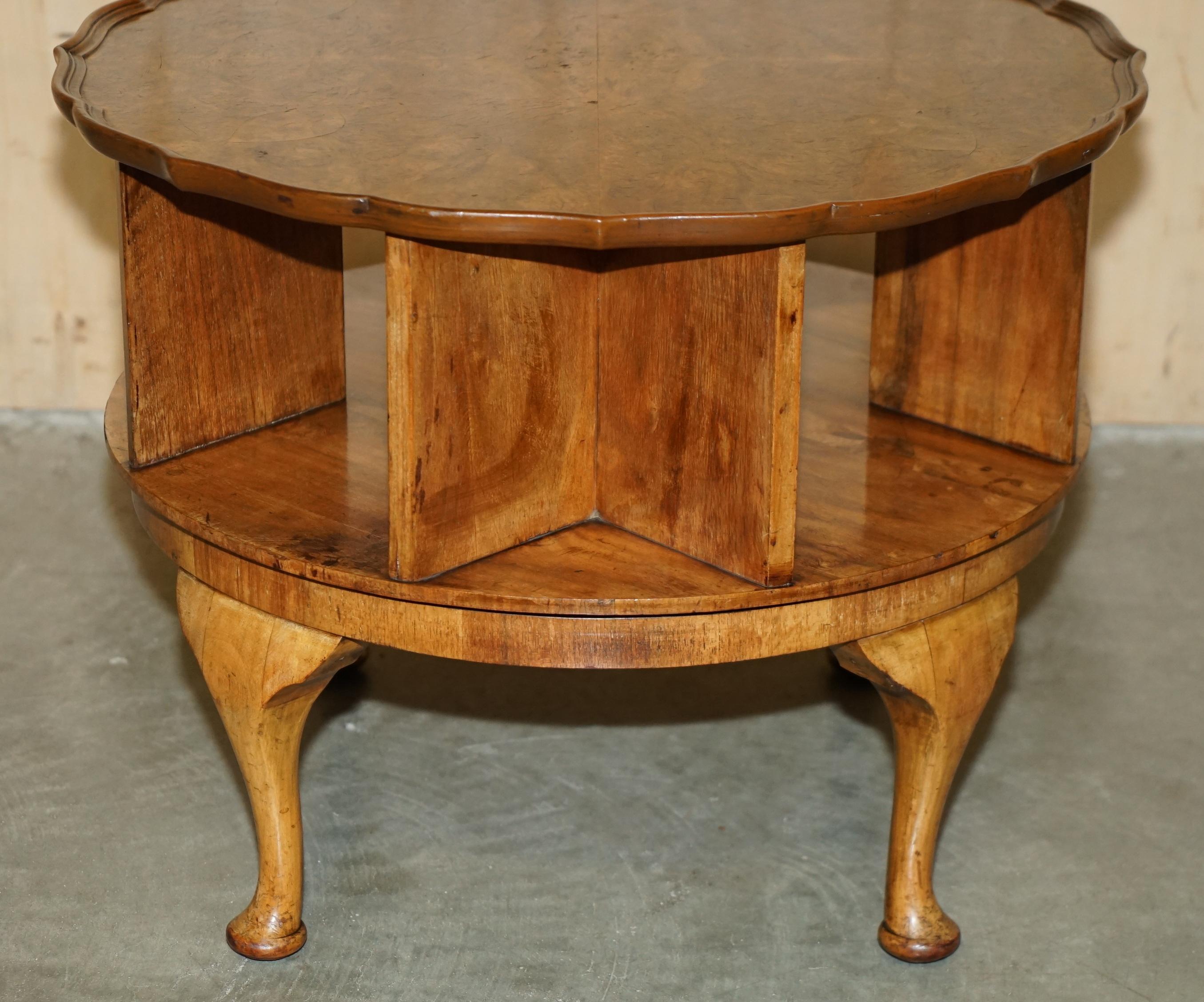 MESA LIBRERA REVOLVENTE BURR WALNUT DE LOS AÑOS 1940 en venta 4