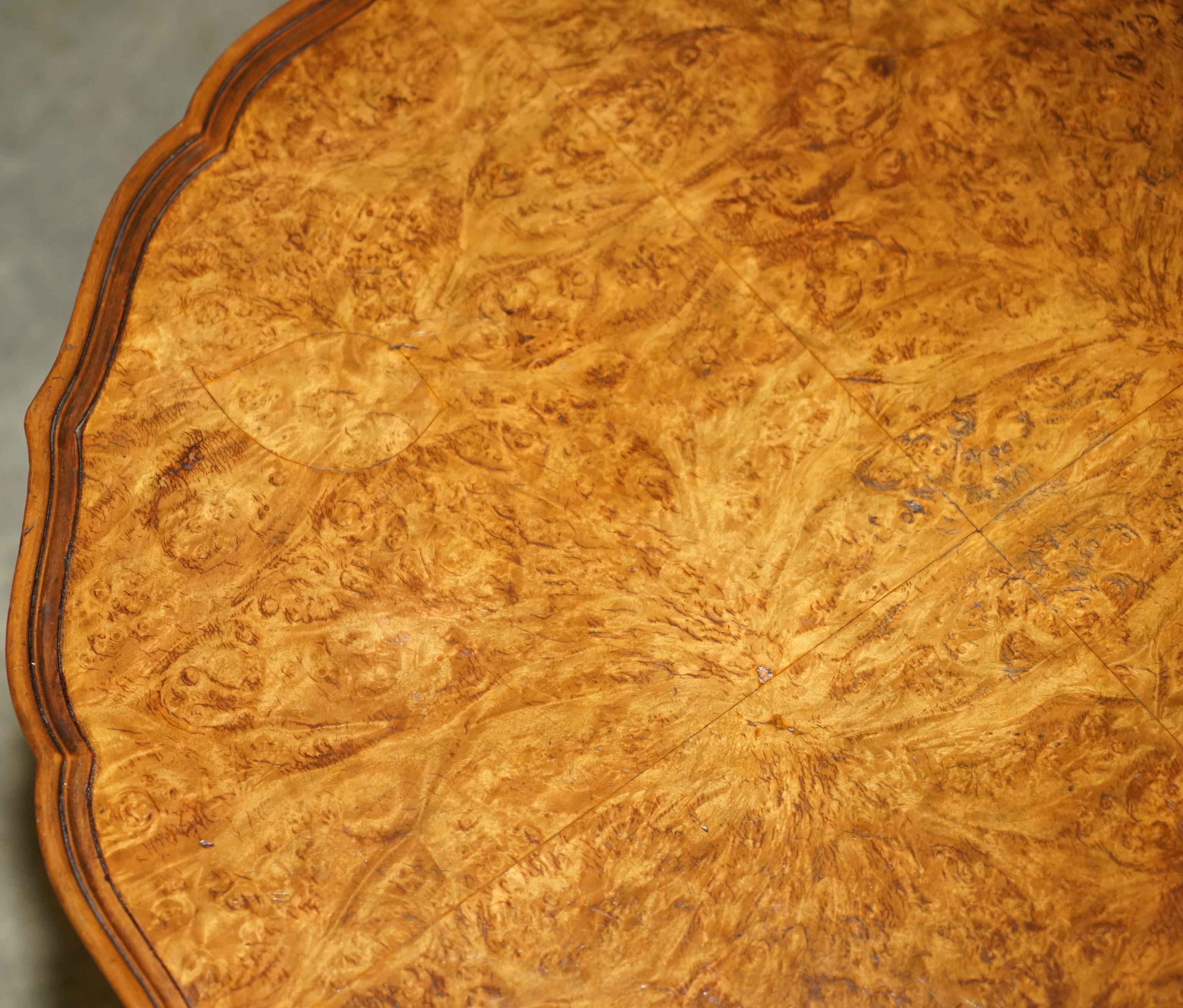 MESA LIBRERA REVOLVENTE BURR WALNUT DE LOS AÑOS 1940 Nogal en venta