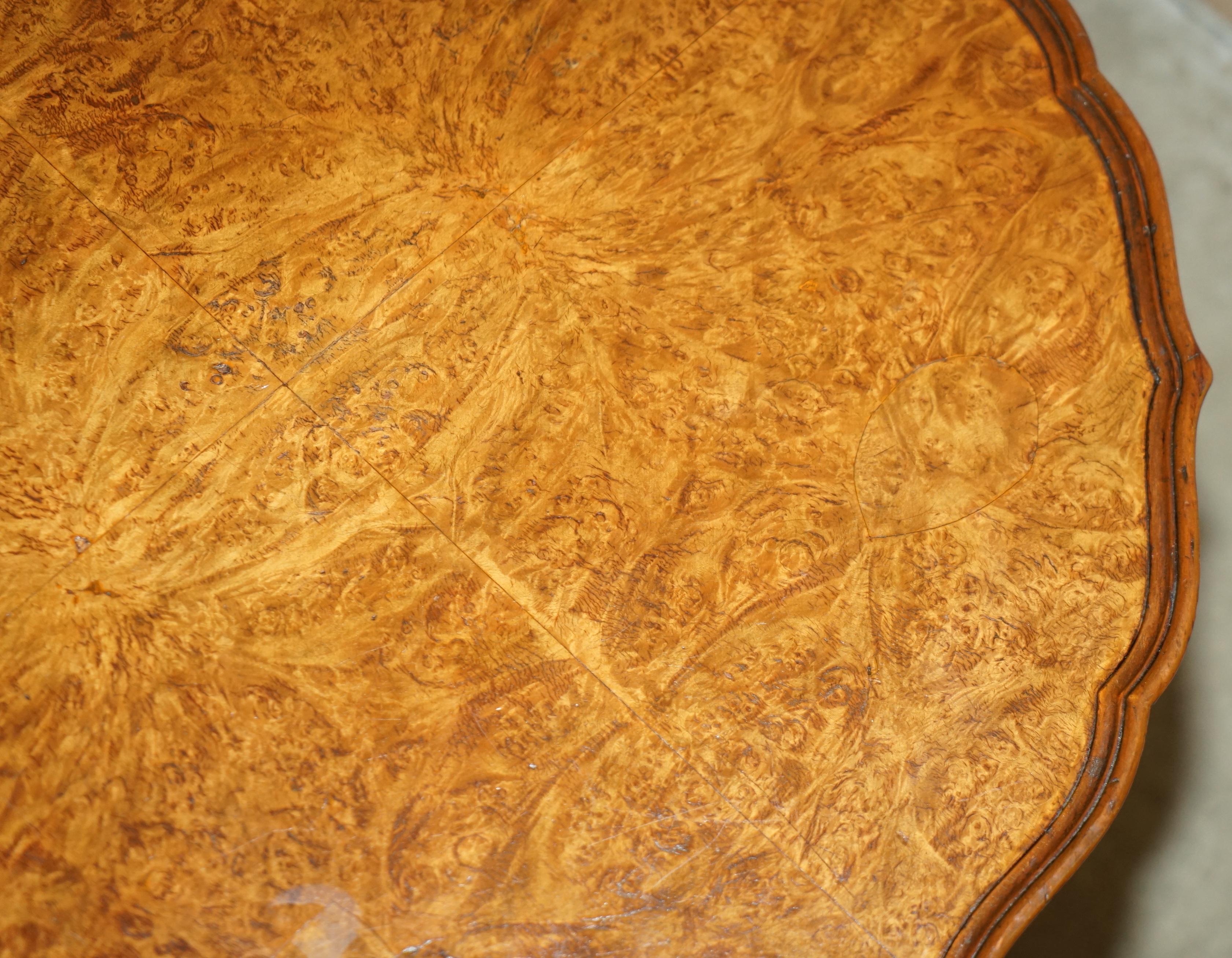 MESA LIBRERA REVOLVENTE BURR WALNUT DE LOS AÑOS 1940 en venta 1