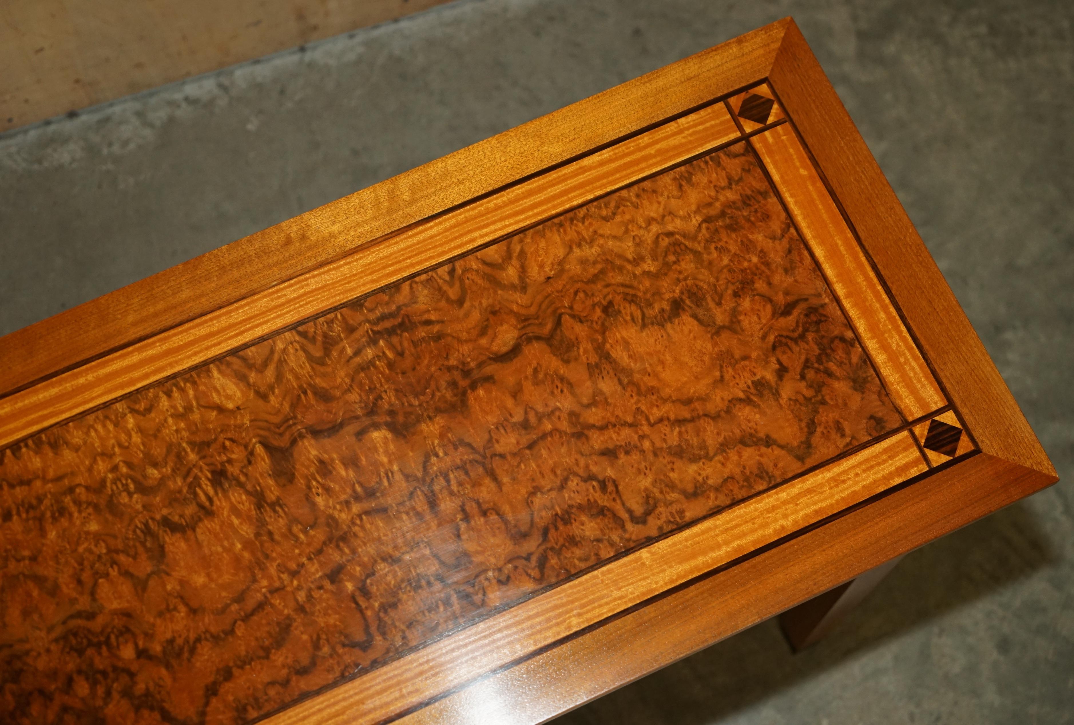 STUNNiNG VINTAGE 1994 DAVID LINLEY BURR WALNUT AMBOYNA WOOD CONSOLE TABLE en vente 2