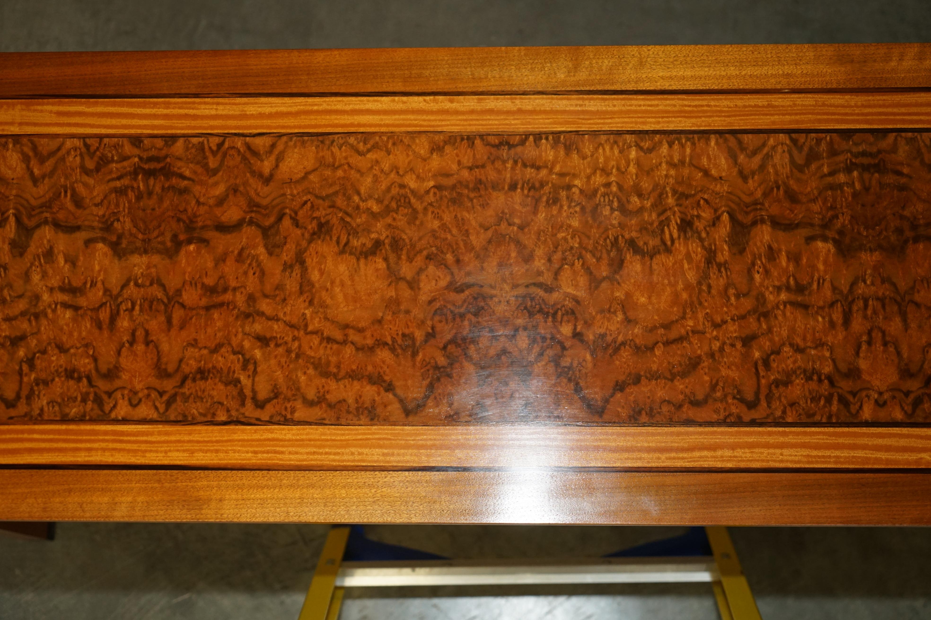 STUNNiNG VINTAGE 1994 DAVID LINLEY BURR WALNUT AMBOYNA WOOD CONSOLE TABLE en vente 1