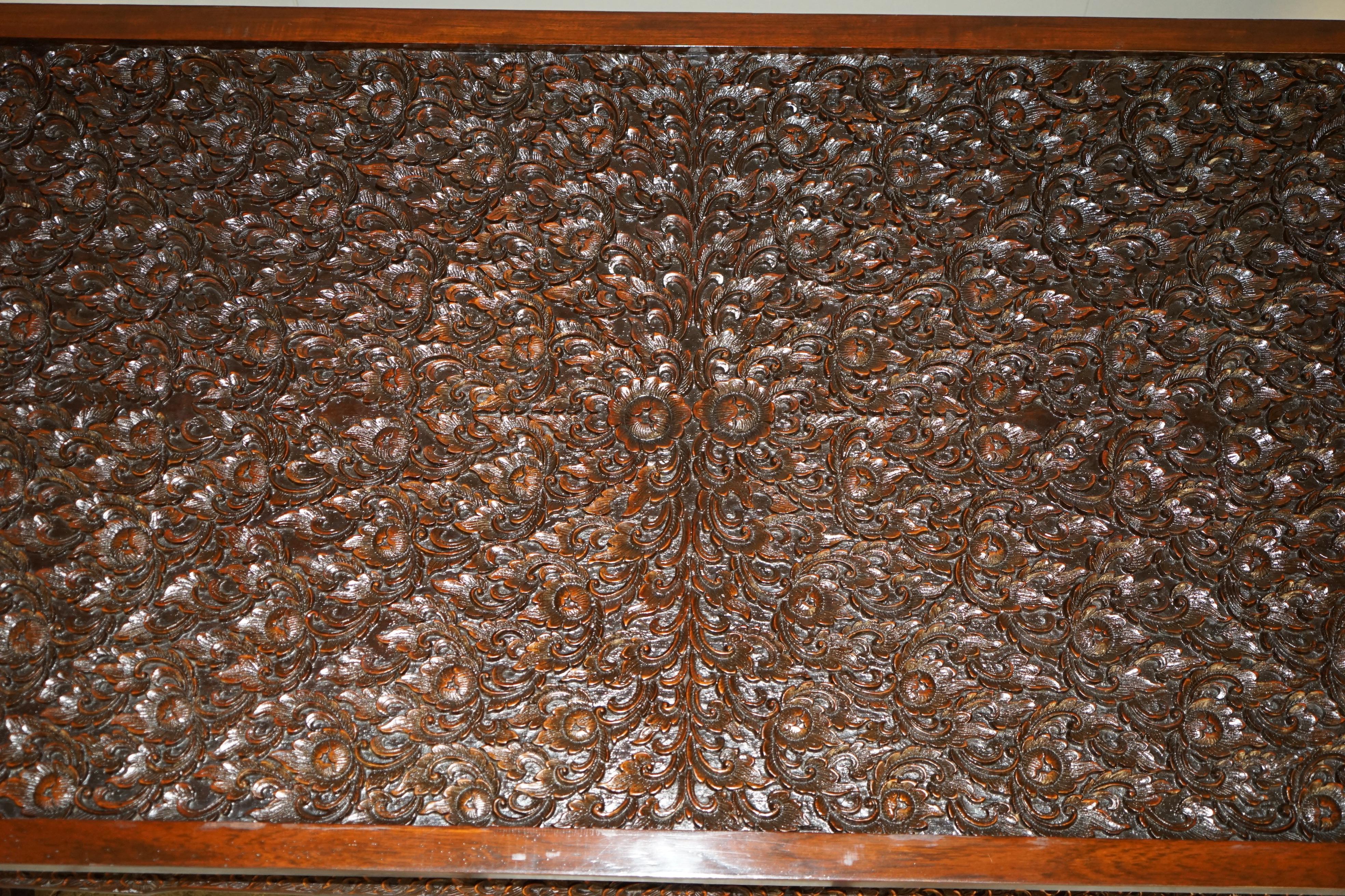 STUNNING VINTAGE ANGLO INDIAN HAND CARVED HARDWOOD EiGHT PERSON DINING TABLE 8 4