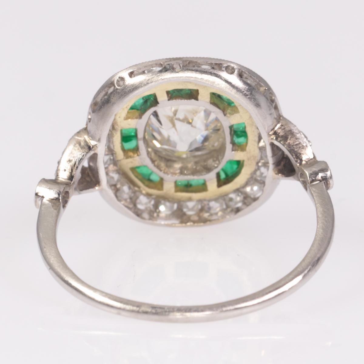 Stunning Vintage Art Deco Style Large Diamond and Emerald Engagement Ring, 1930s For Sale 5