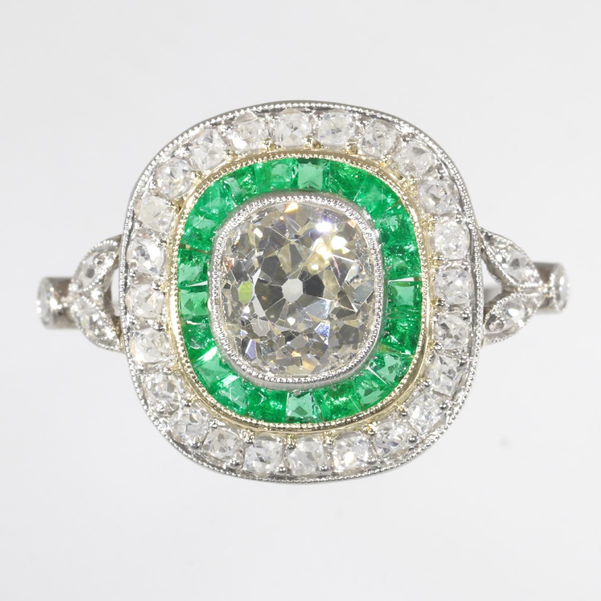 Antique jewelry object group: ring

Condition: very good condition

Ring size Continental: 55 & 17½ , Size US 7¼ , Size UK: O
- Free resizing (only for extreme resizing we have to charge).

Do you wish for a 360° view of this unique jewel?
Just send