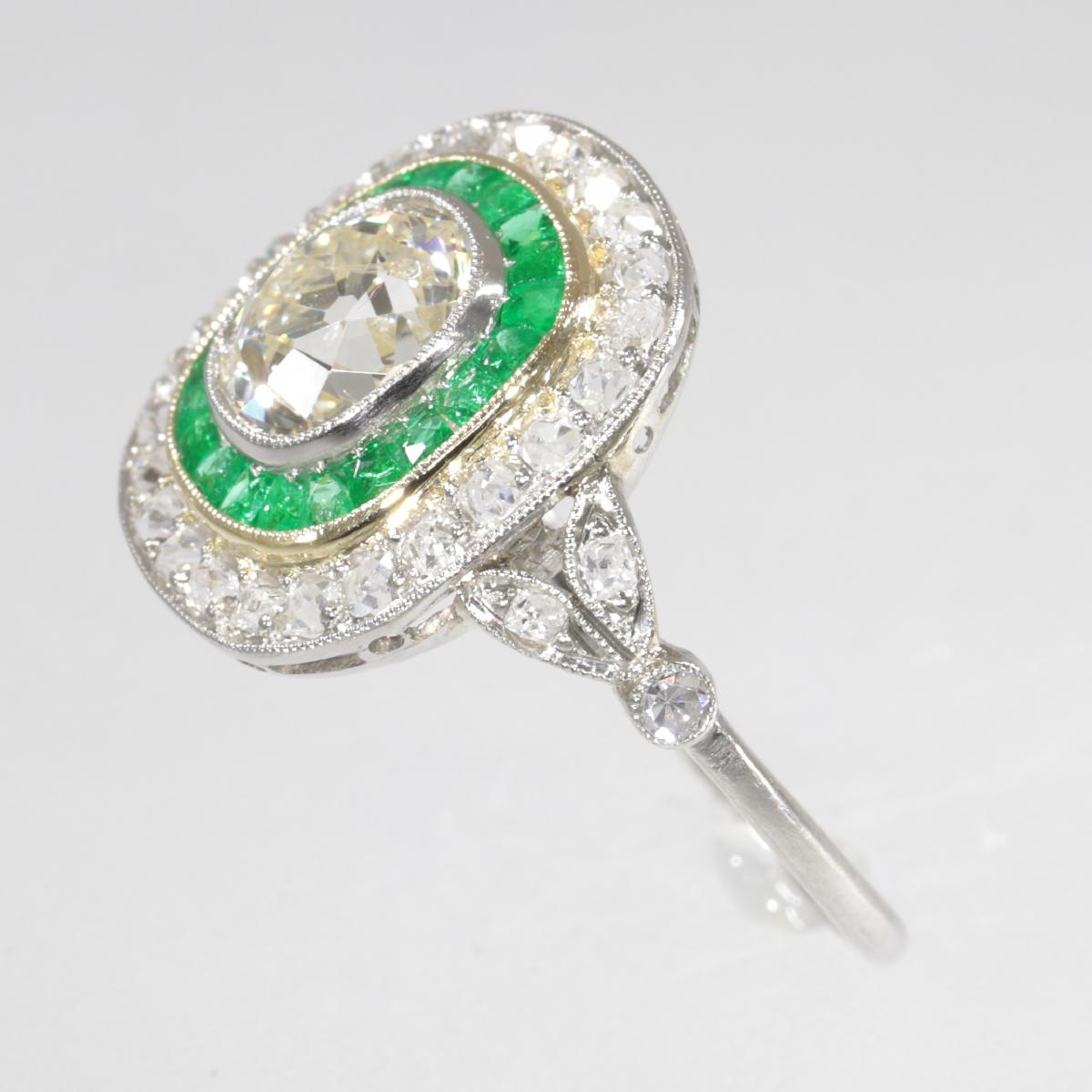 Women's Stunning Vintage Art Deco Style Large Diamond and Emerald Engagement Ring, 1930s For Sale