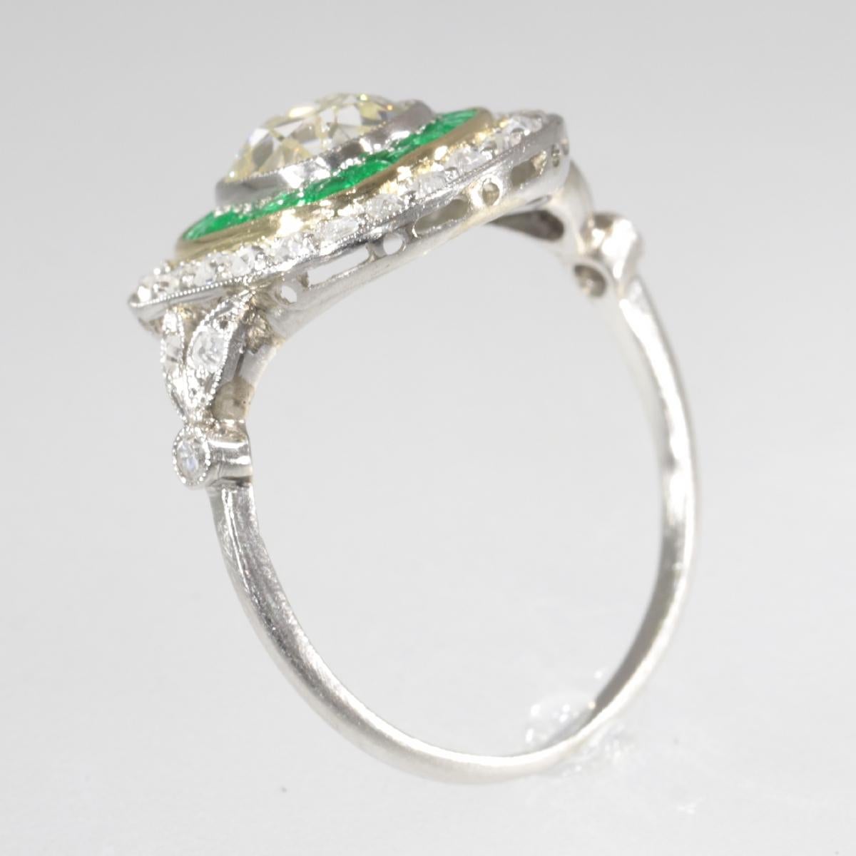 Stunning Vintage Art Deco Style Large Diamond and Emerald Engagement Ring, 1930s For Sale 1