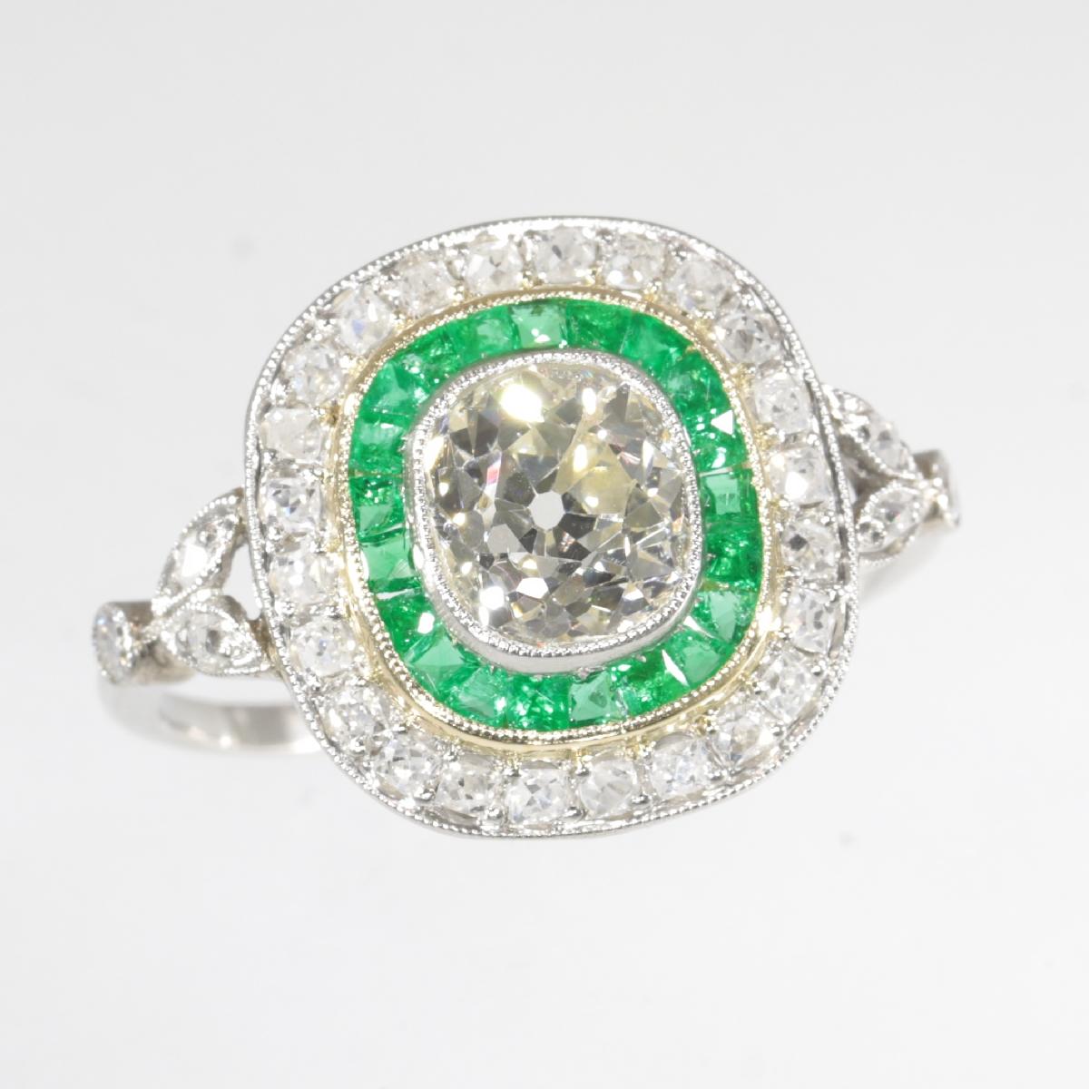 Stunning Vintage Art Deco Style Large Diamond and Emerald Engagement Ring, 1930s For Sale 4