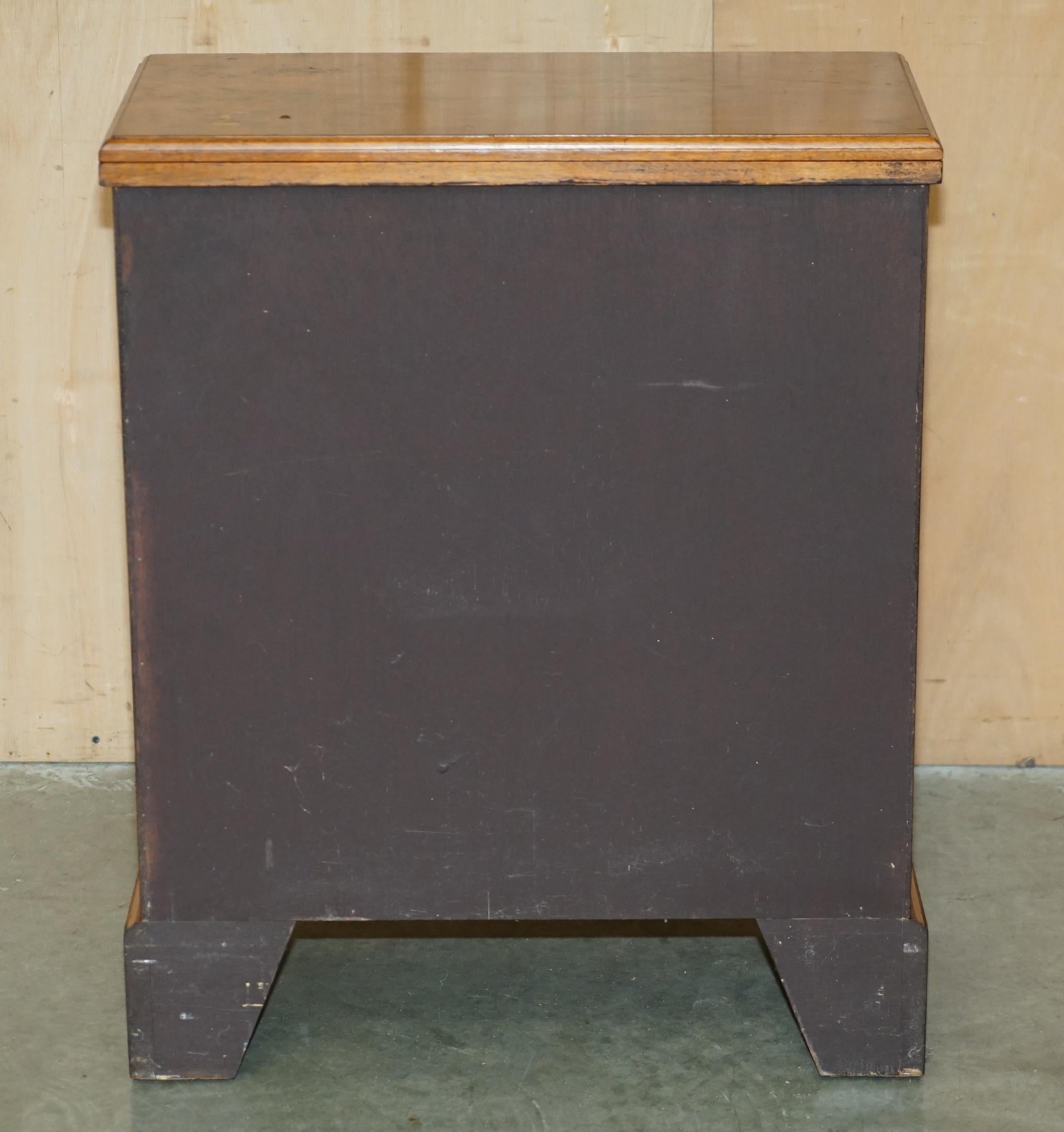 Stunning ViNTAGE BURR WALNUT BUTLERS TABLE CHEST OF DRAWERS EXtensible en vente 3