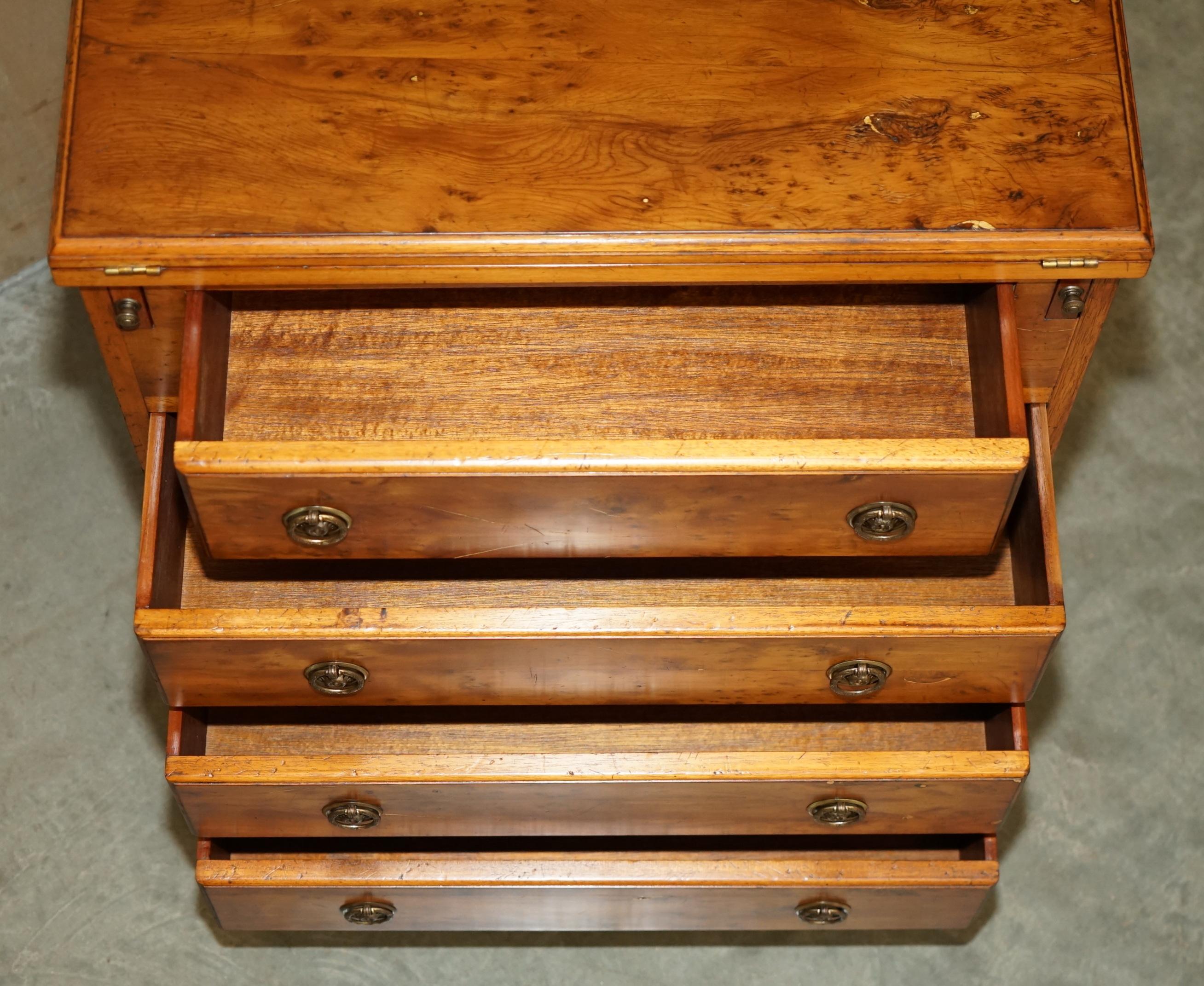 Stunning ViNTAGE BURR WALNUT BUTLERS TABLE CHEST OF DRAWERS EXtensible en vente 11