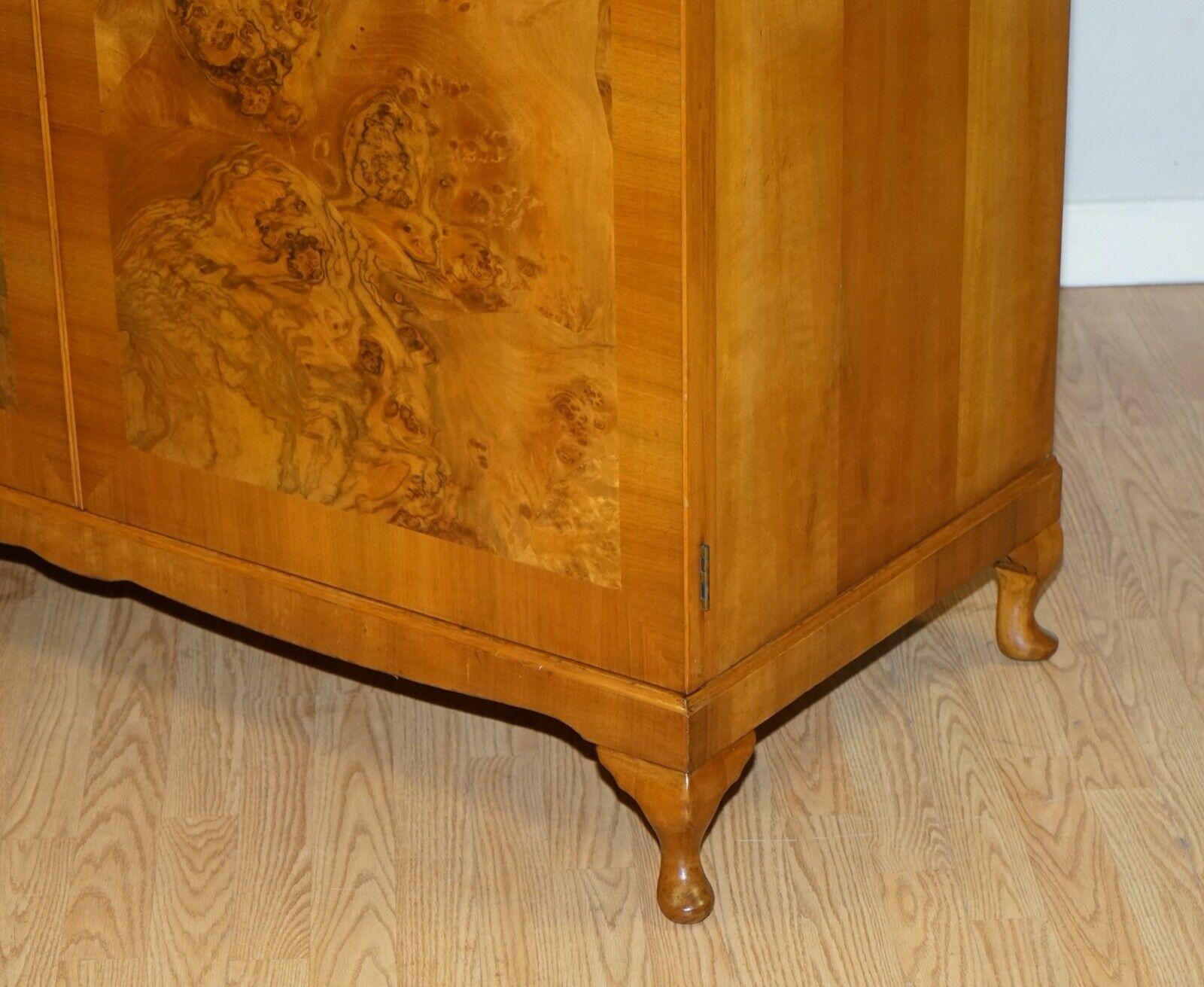 armoire with legs