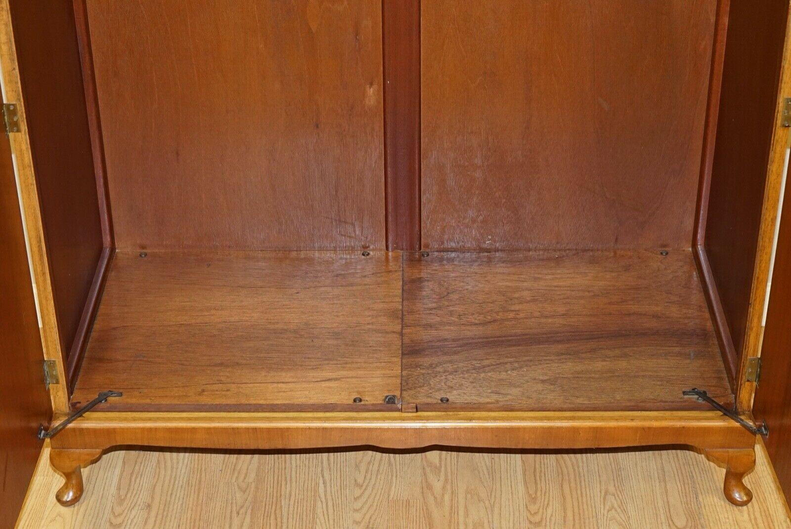 Stunning Vintage Burr Walnut Double Wardrobe with Queen Anne Legs Part of Suite In Good Condition In West Sussex, Pulborough