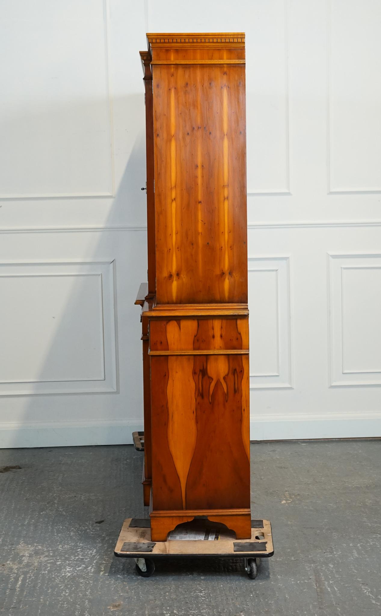 STUNNING VINTAGE BURR YEW WOOD DISPLAY CABiNET BOOKCASE BY CHARLES BARR J1 For Sale 5