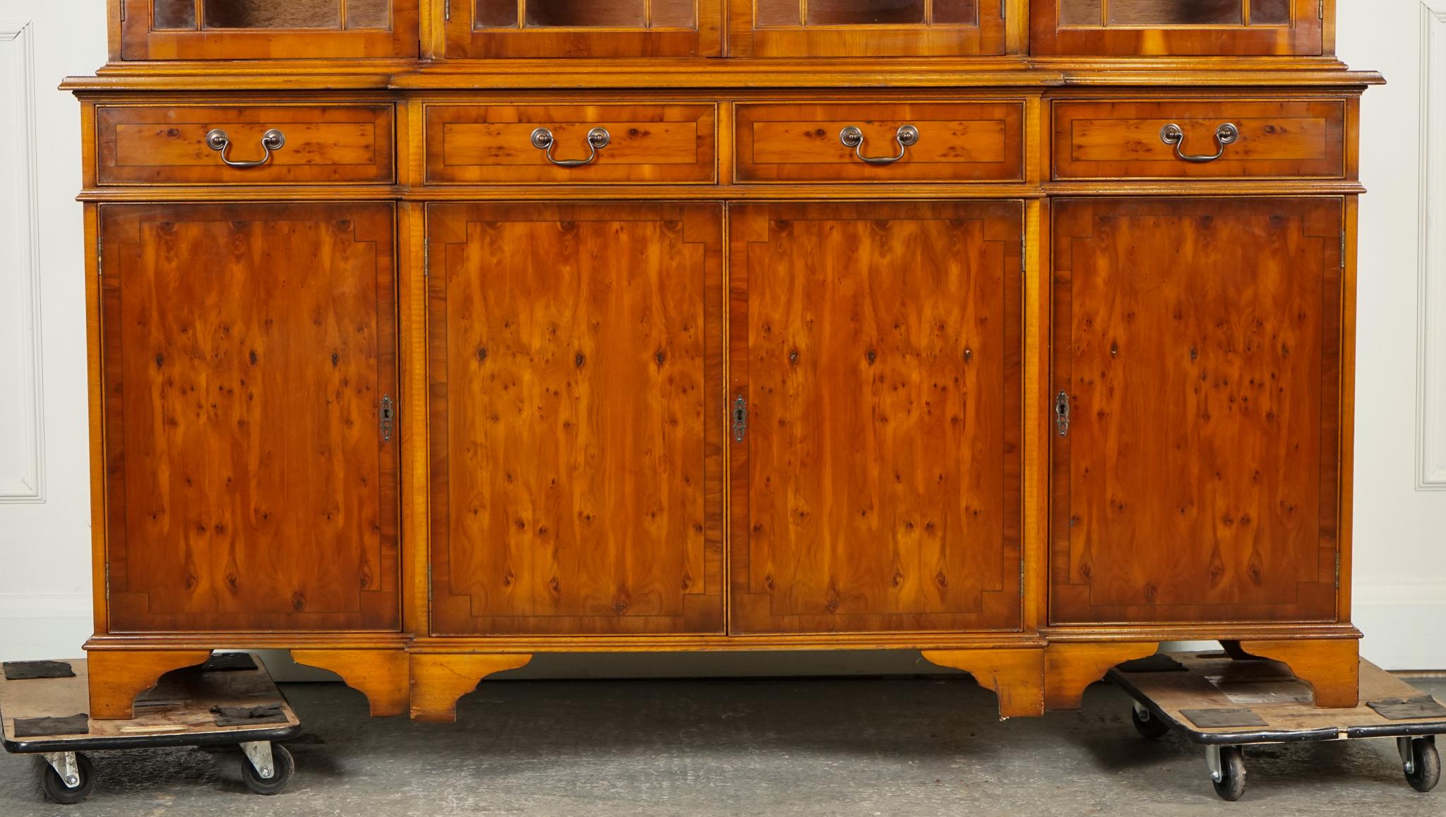 STUNNING VINTAGE BURR YEW WOOD DISPLAY CABiNET BOOKCASE BY CHARLES BARR J1 In Good Condition For Sale In Pulborough, GB