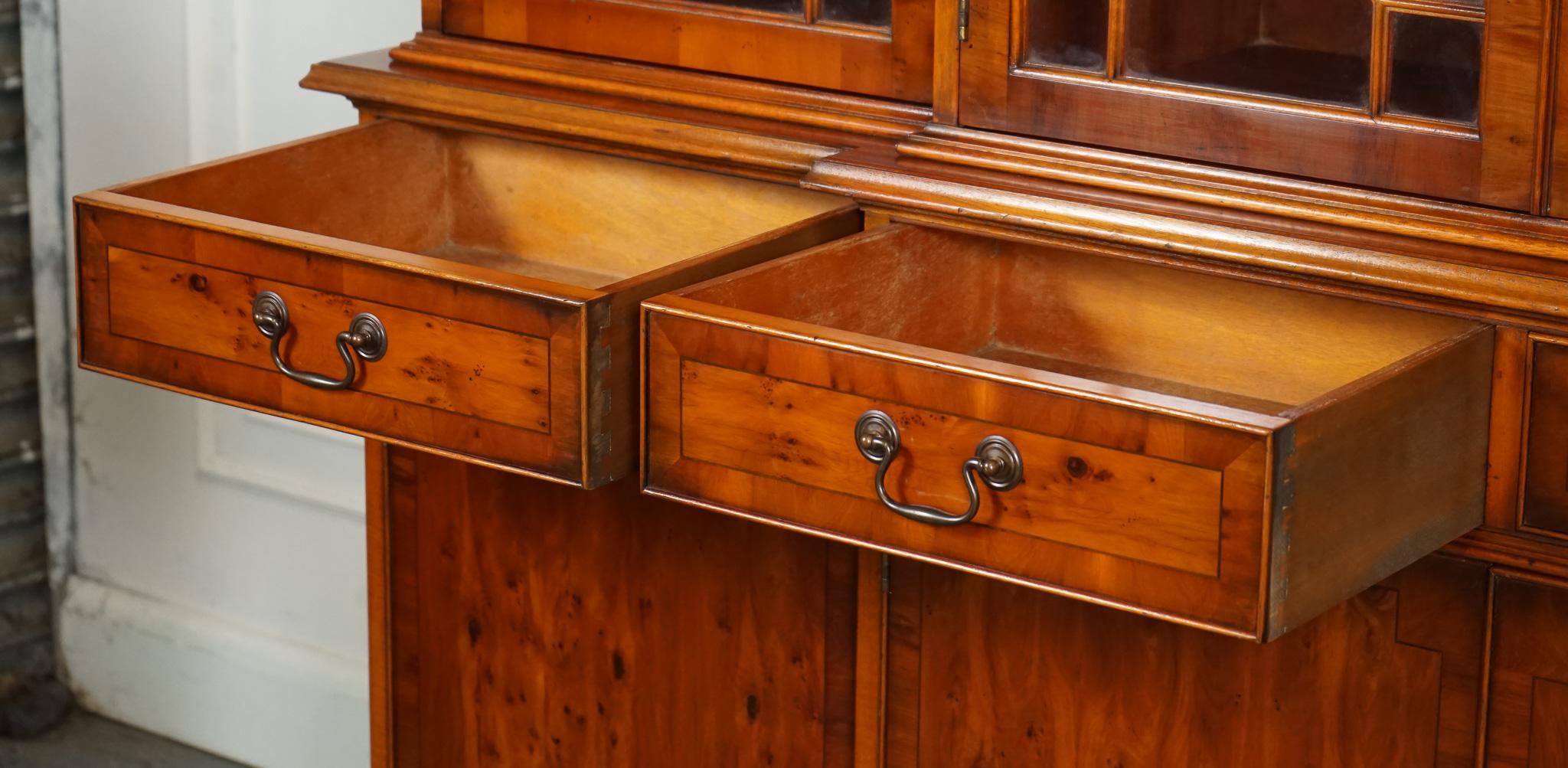 20th Century STUNNING VINTAGE BURR YEW WOOD DISPLAY CABiNET BOOKCASE BY CHARLES BARR J1 For Sale