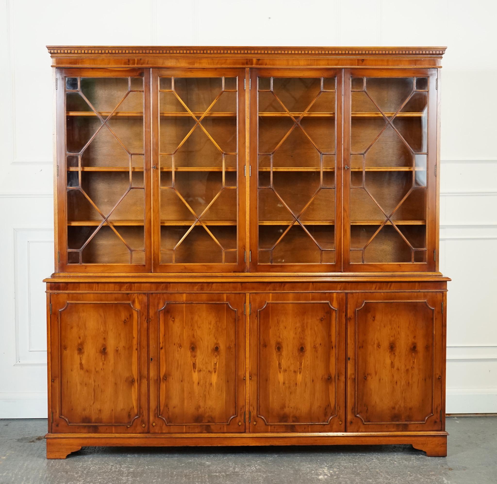 STUNNING VINTAGE BURR YEW WOOD DISPLAY CABiNET BOOKCASE In Good Condition In Pulborough, GB