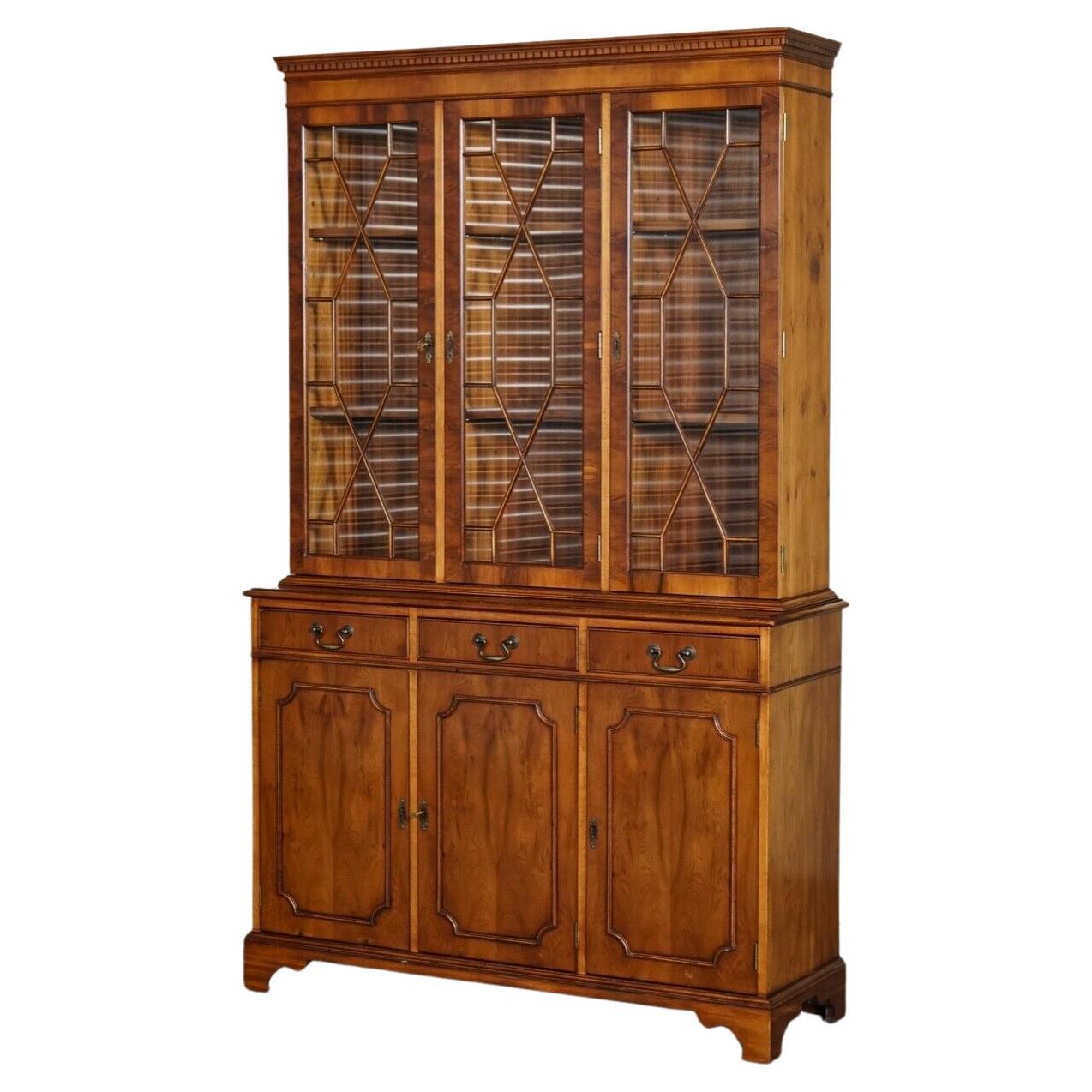 STUNNING VINTAGE BURR YEW WOOD DISPLAY CABINET BOOKCASE WiTH KEYS