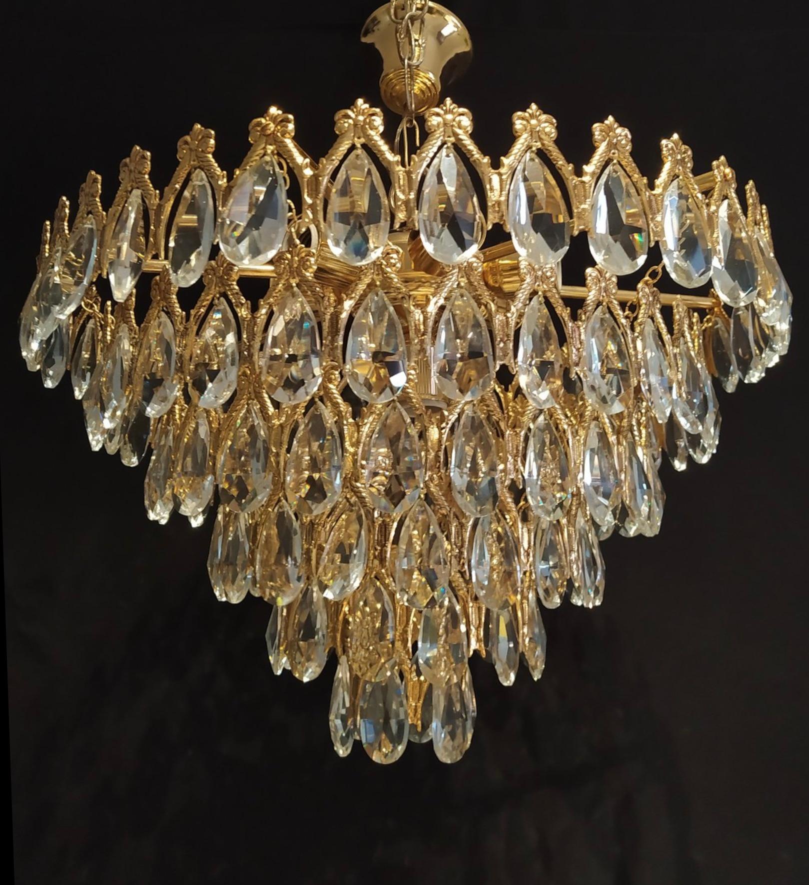 Chandelier with Large Teardrop Crystals – Spain, 1970s In Good Condition For Sale In Antwerp, BE