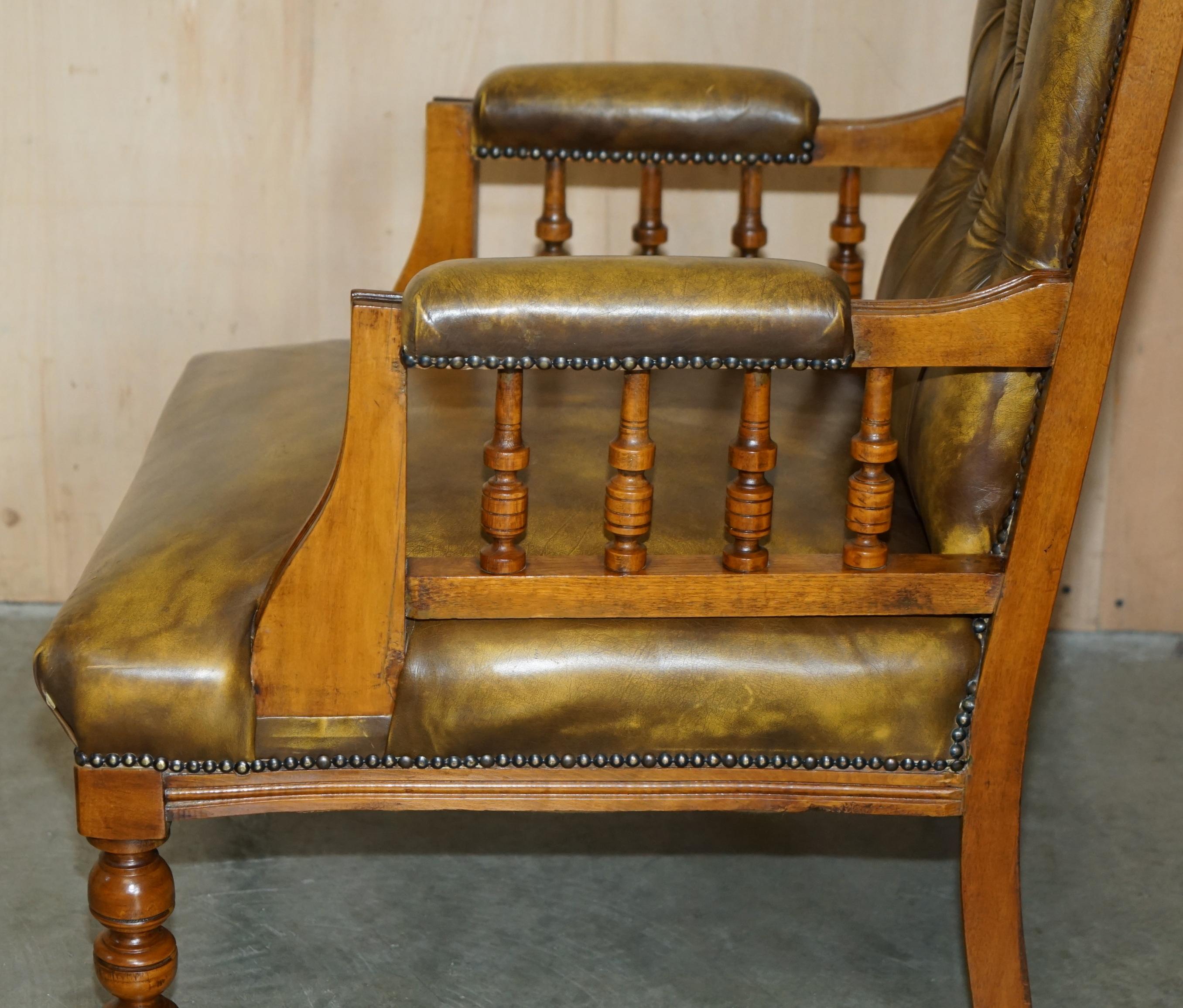 STUNNING VINTAGE CHESTERFIELD TUFTED PETROL BROWN LEATHER LIBRARY ARMCHAiR For Sale 10