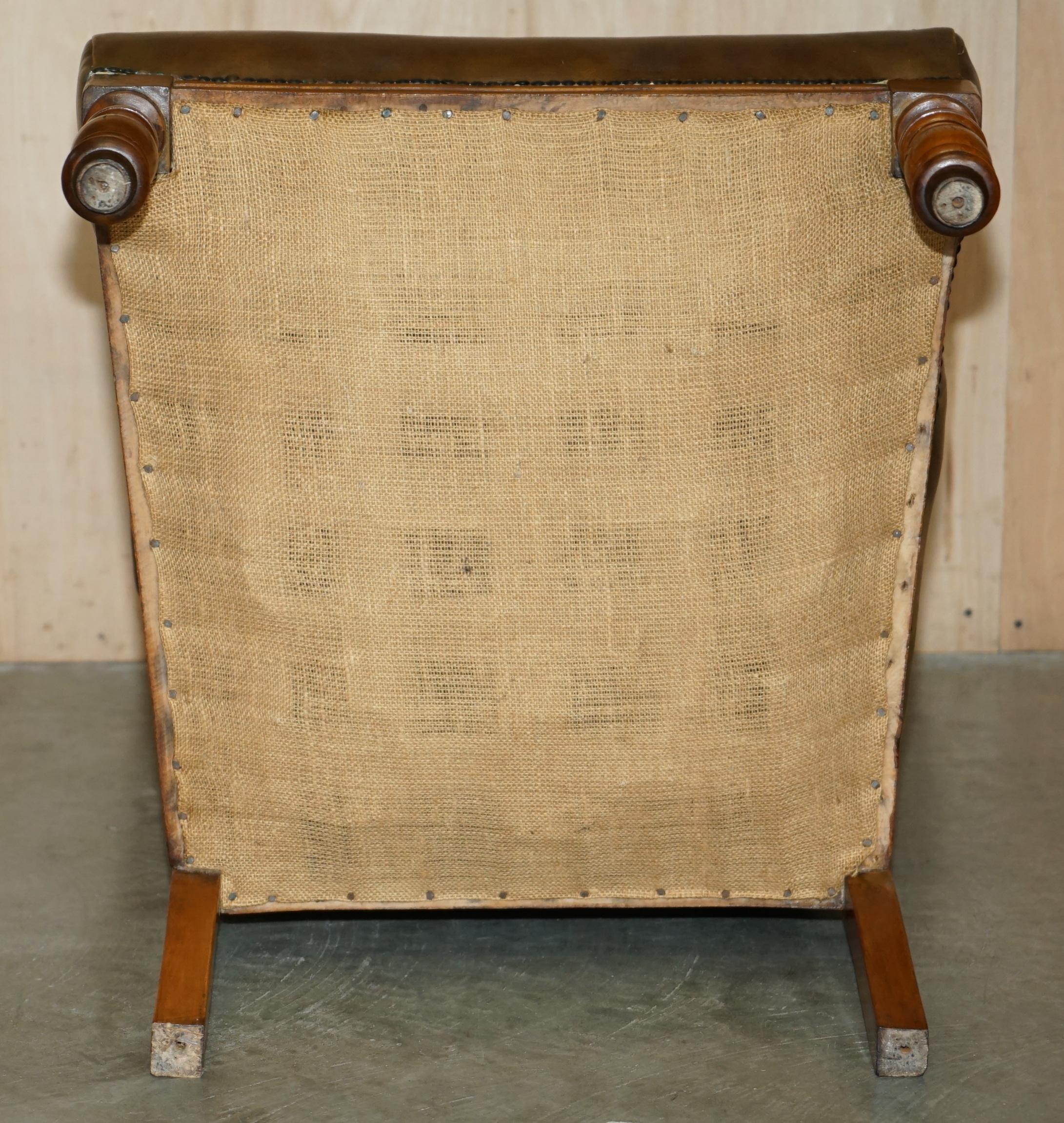 STUNNING VINTAGE CHESTERFIELD TUFTED PETROL BROWN LEATHER LIBRARY ARMCHAiR For Sale 10